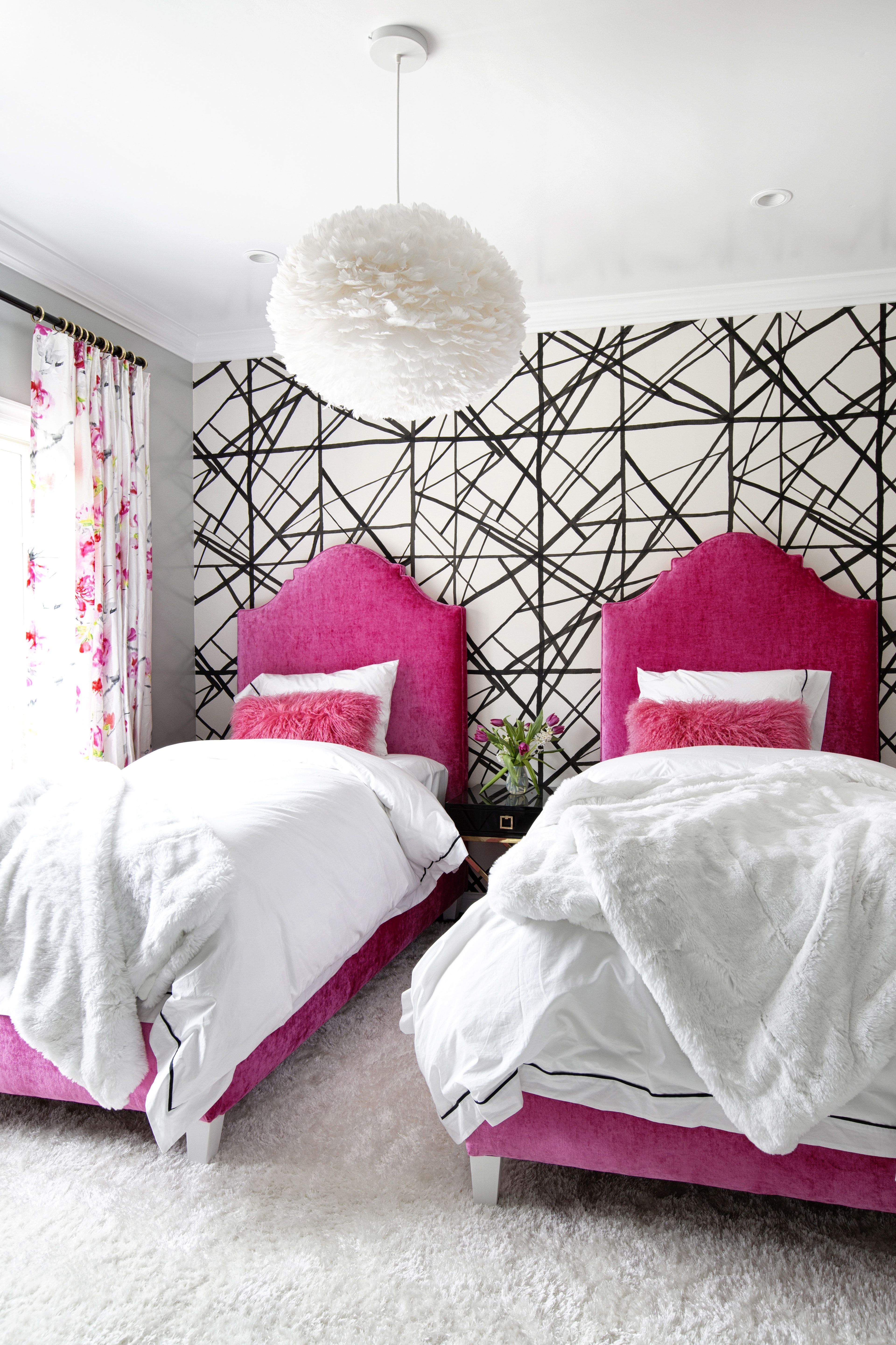 Guest Bedroom With Curvy Pink Headboards Against Kelly - Bedroom , HD Wallpaper & Backgrounds