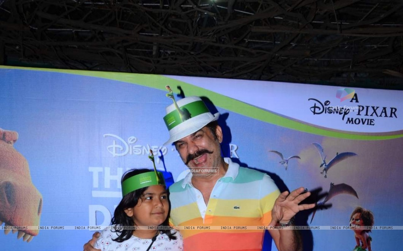 J D Majethia With His Kids At Special Screening Of - Monsters University , HD Wallpaper & Backgrounds