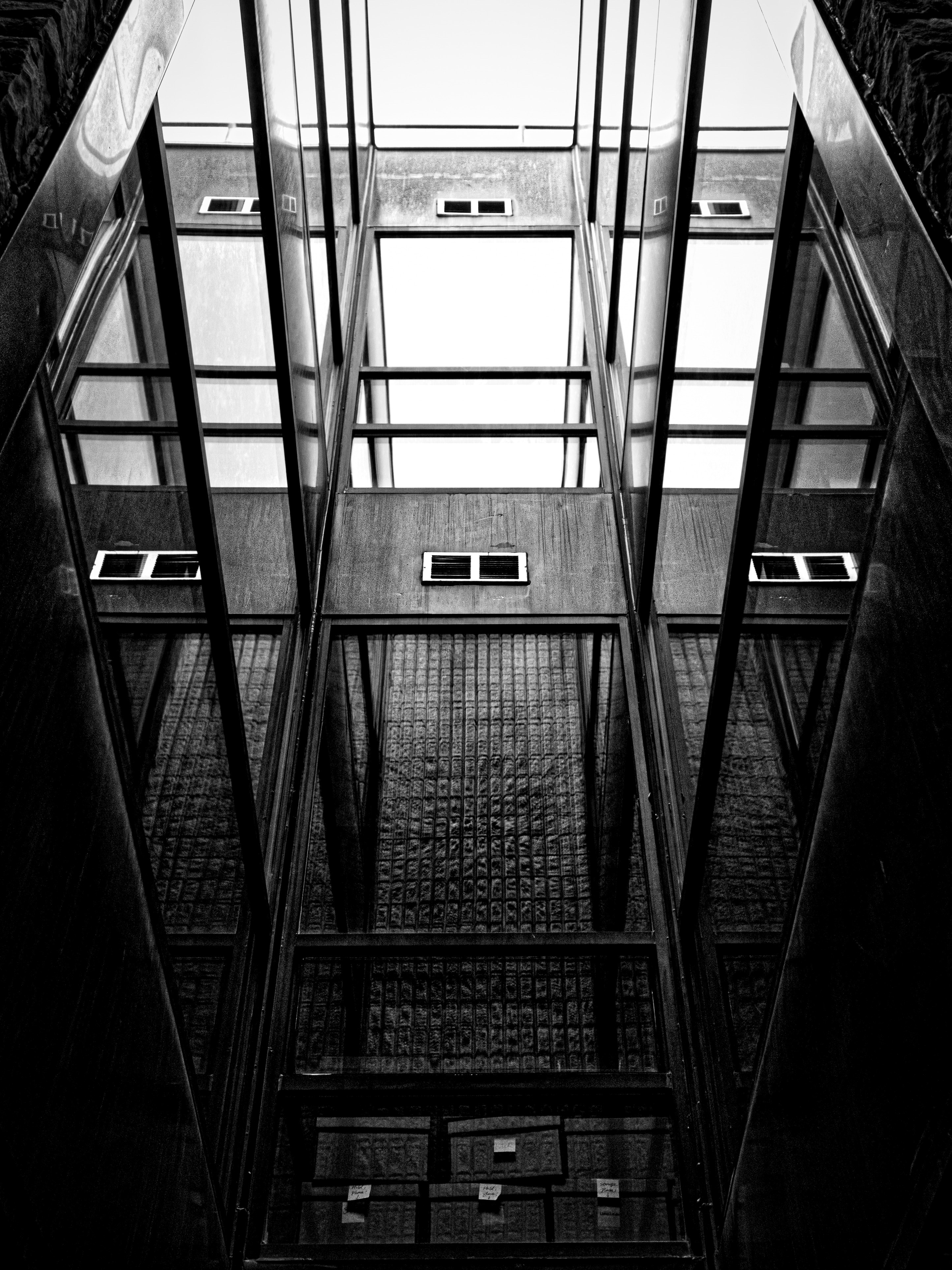 #2887x3850 Lookup Perspective Building And Mirror Hd - Monochrome , HD Wallpaper & Backgrounds