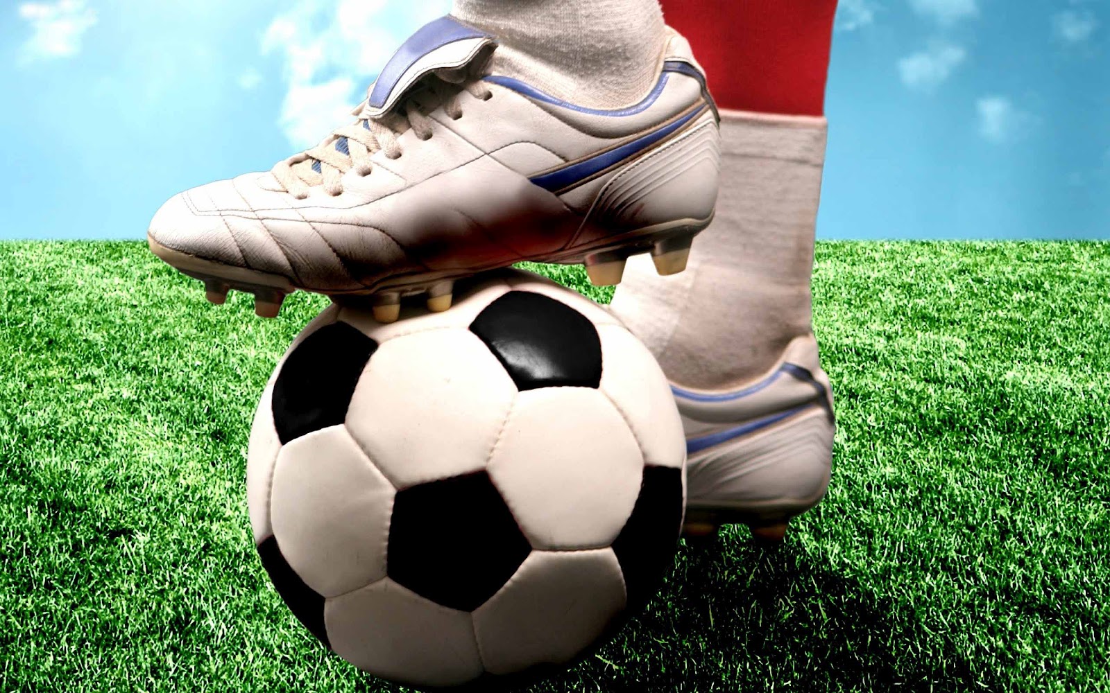 Voetbal Achtergronden - Foot On A Soccer Ball , HD Wallpaper & Backgrounds