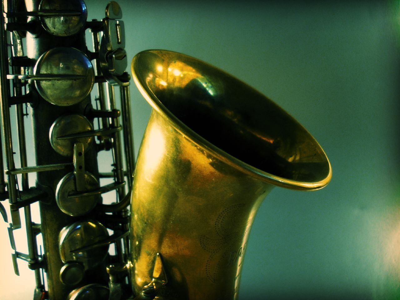 Music Saksofon Images Hd 1080p Http Wallawy - Saxophone Portrait , HD Wallpaper & Backgrounds