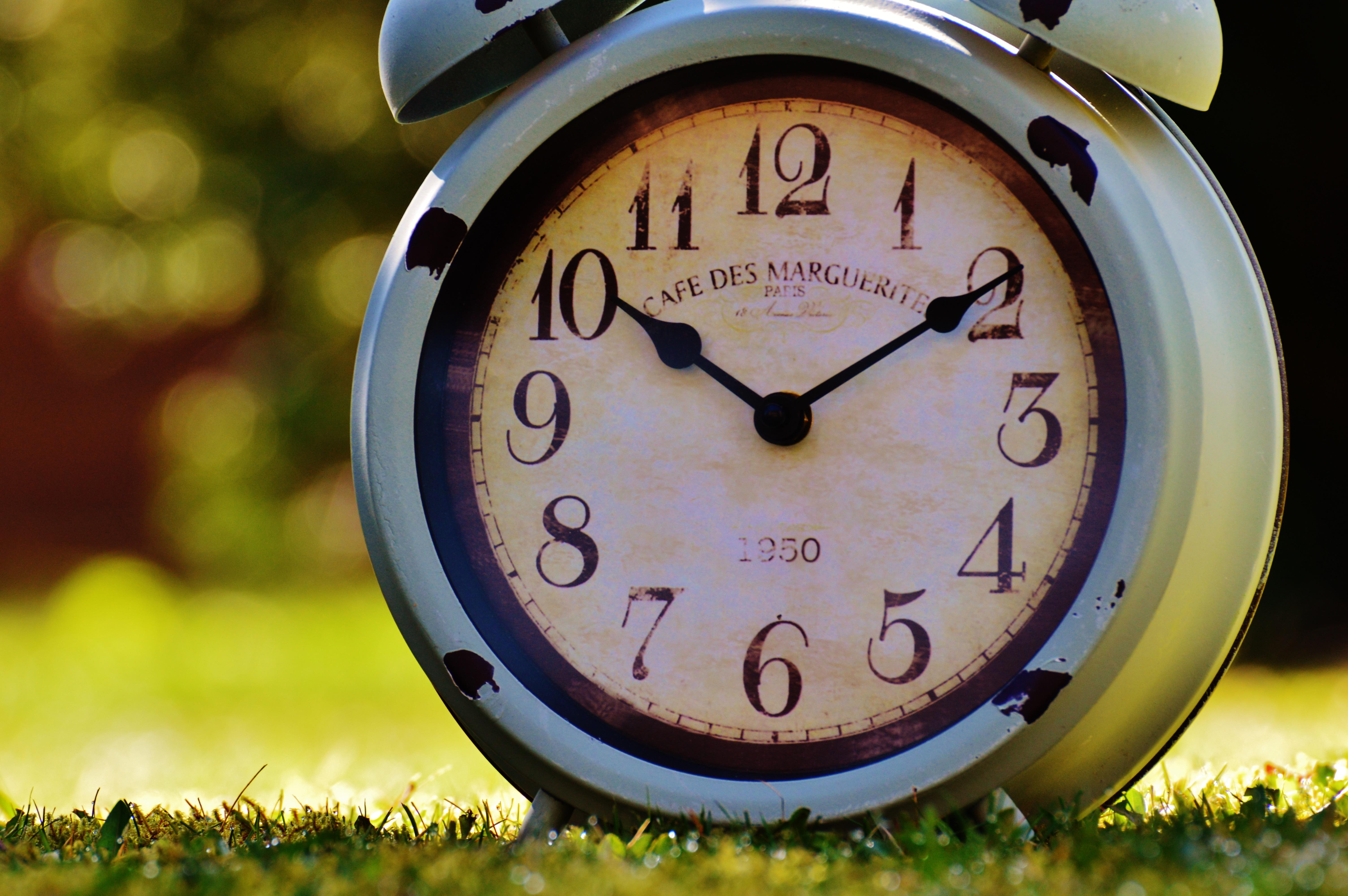 Alarm Clock Wallpaper (#1922178) - HD Wallpaper & Backgrounds Download