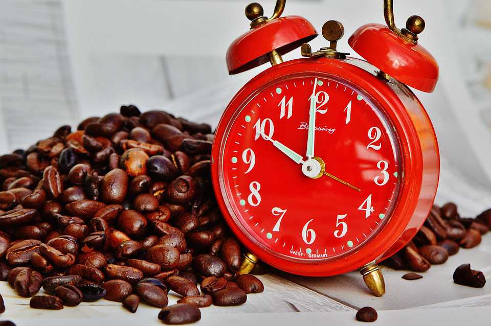 Alarm Clock Wallpaper - Red Black Cup Coffee , HD Wallpaper & Backgrounds