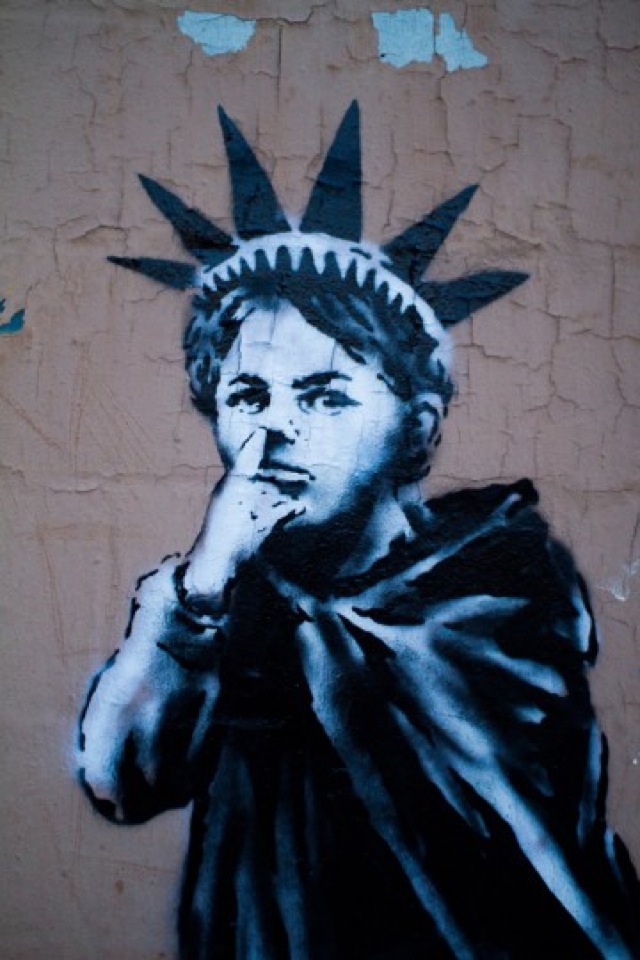 Banksy New York City Queens 4 - Banksy En New York , HD Wallpaper & Backgrounds