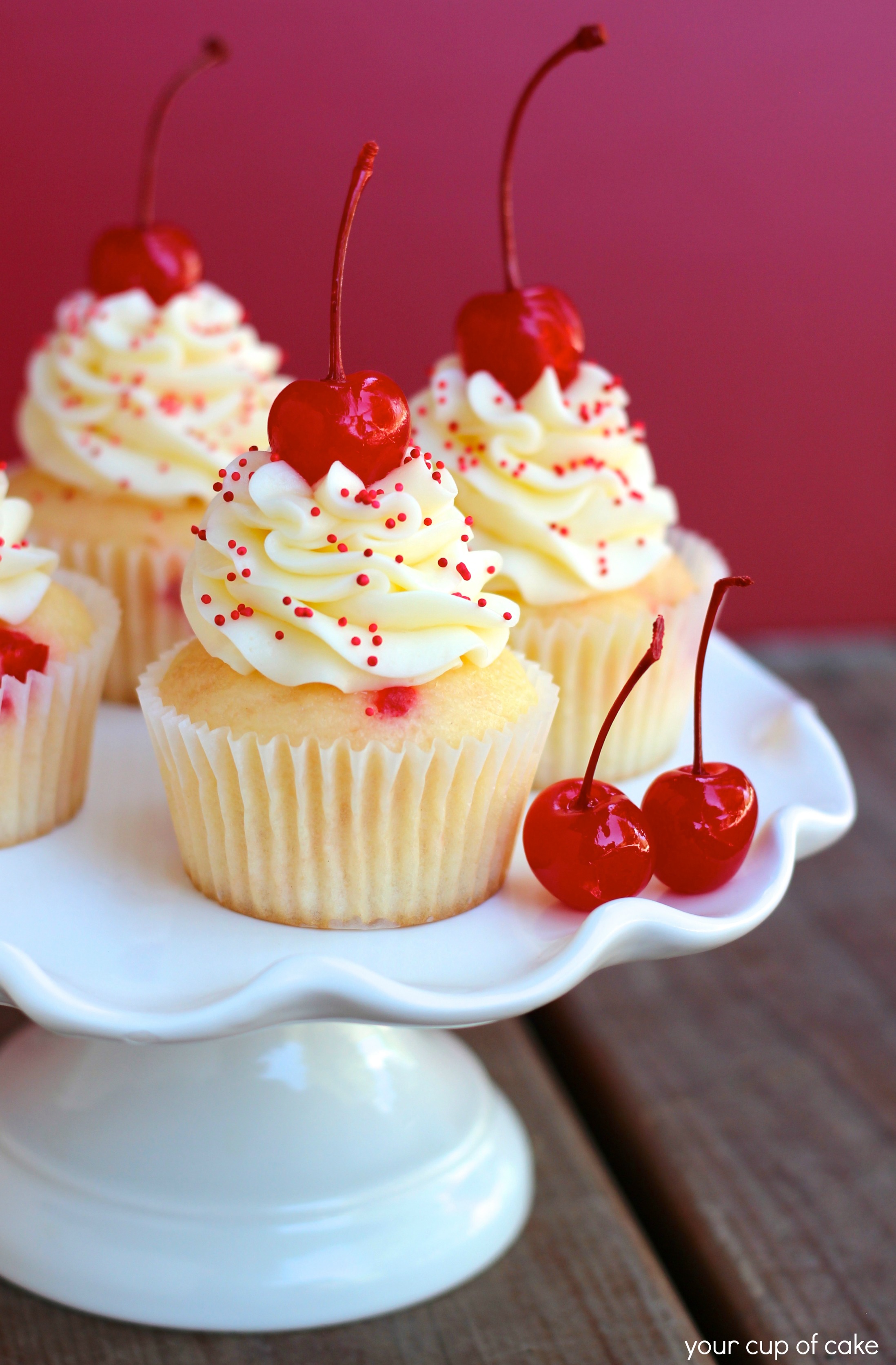 Amazing Cupcakes Wallpapers, - Cherry Cupcakes , HD Wallpaper & Backgrounds