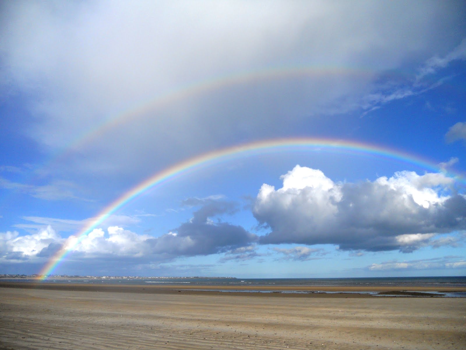 A Rainbow On Burrow Beach In Portrane, - Real Rainbows End , HD Wallpaper & Backgrounds