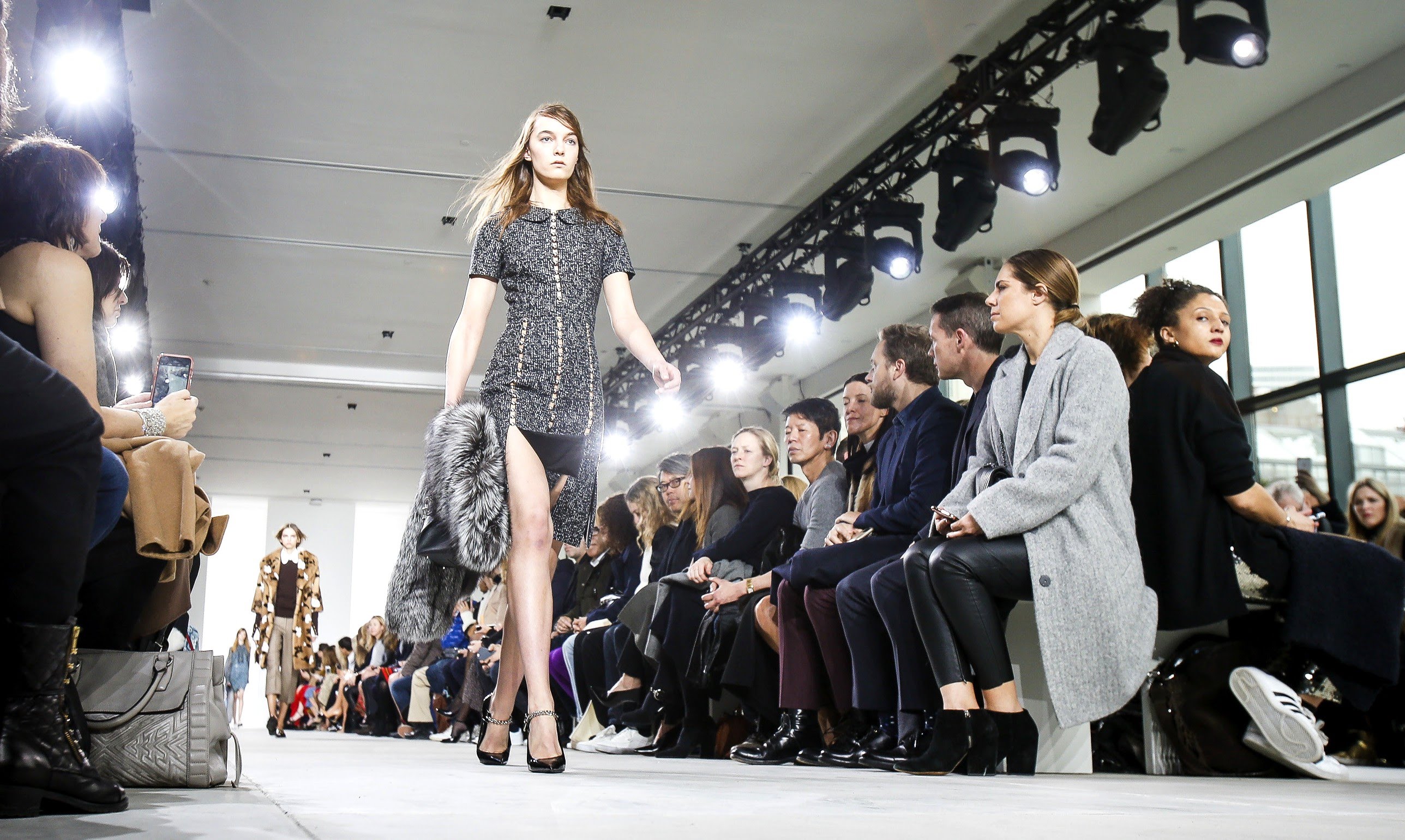 Download High Fashion Week Wallpapers - Michael Kors Show 2017 On Itl.cat