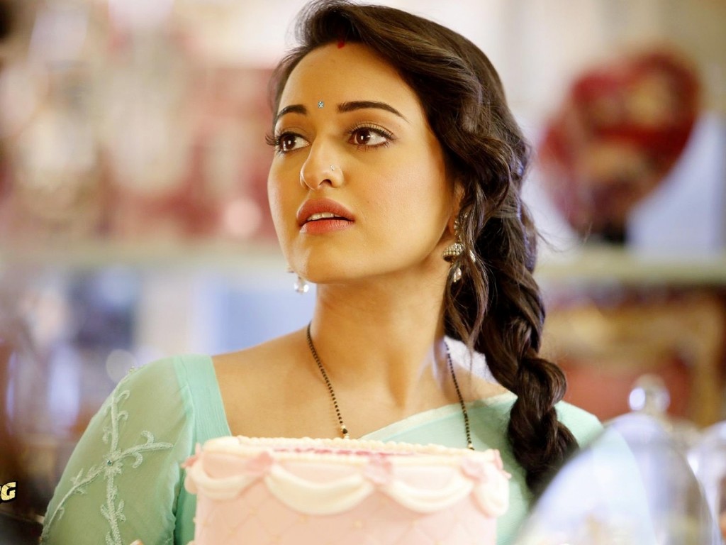 Free Sonakshi Sinha Wallpapers - Sonakshi Sinha , HD Wallpaper & Backgrounds