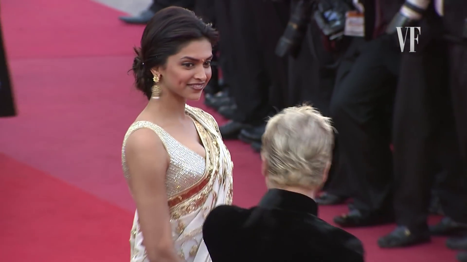 Deepika Padukone Red Carpet Saree , HD Wallpaper & Backgrounds