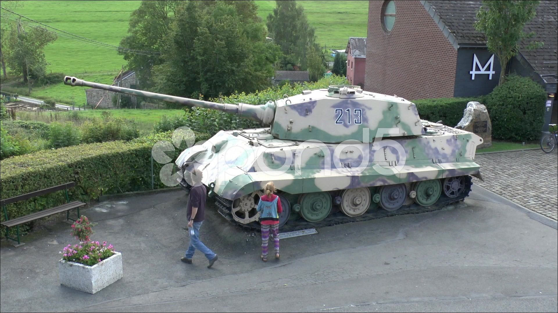A German King Tiger Tank In La Gleize, Belgium - Churchill Tank , HD Wallpaper & Backgrounds