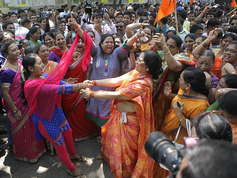 Shiv Sena Workers Celebrated Congress Heavyweight Narayan - Crowd , HD Wallpaper & Backgrounds