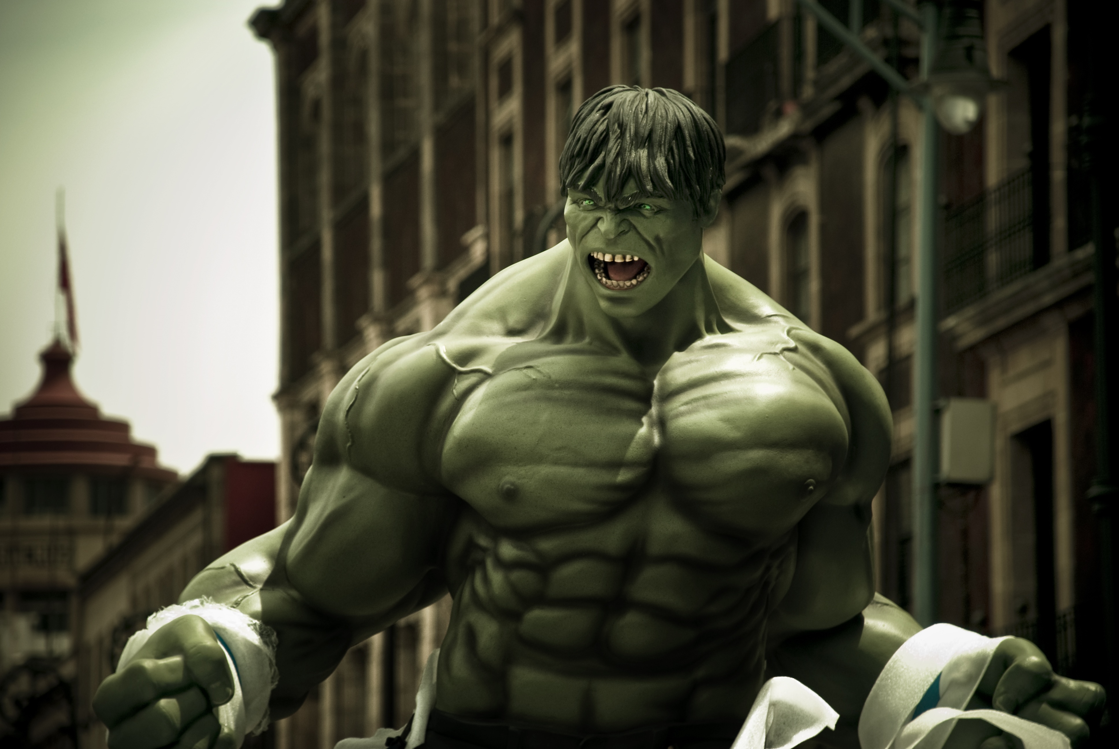 Hulk Wallpaper - Incredible Hulk Vs Avengers Hulk , HD Wallpaper & Backgrounds