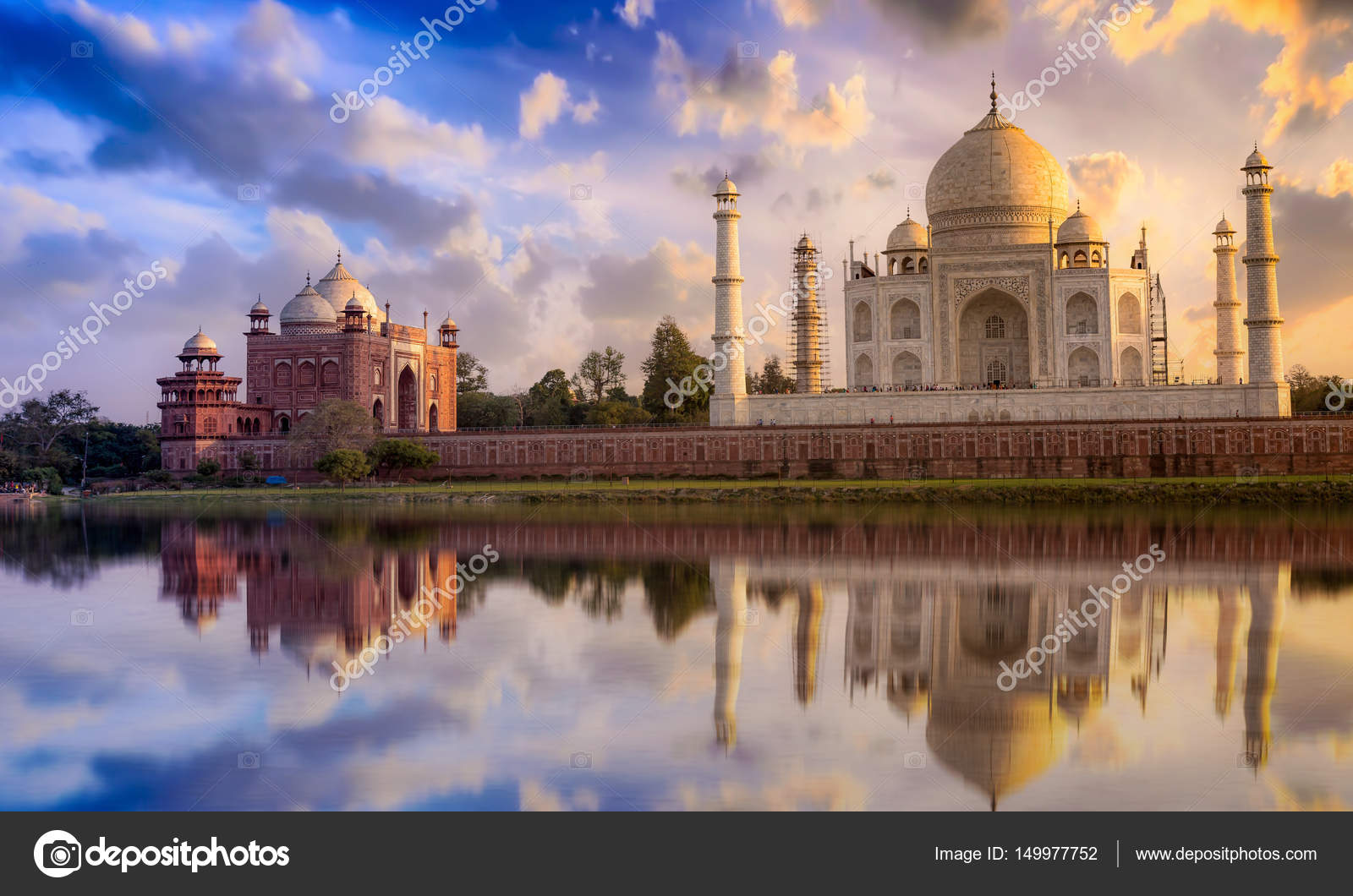 Taj Mahal Agra At Sunset With A Vibrant Sky And Water - Taj Mahal , HD Wallpaper & Backgrounds