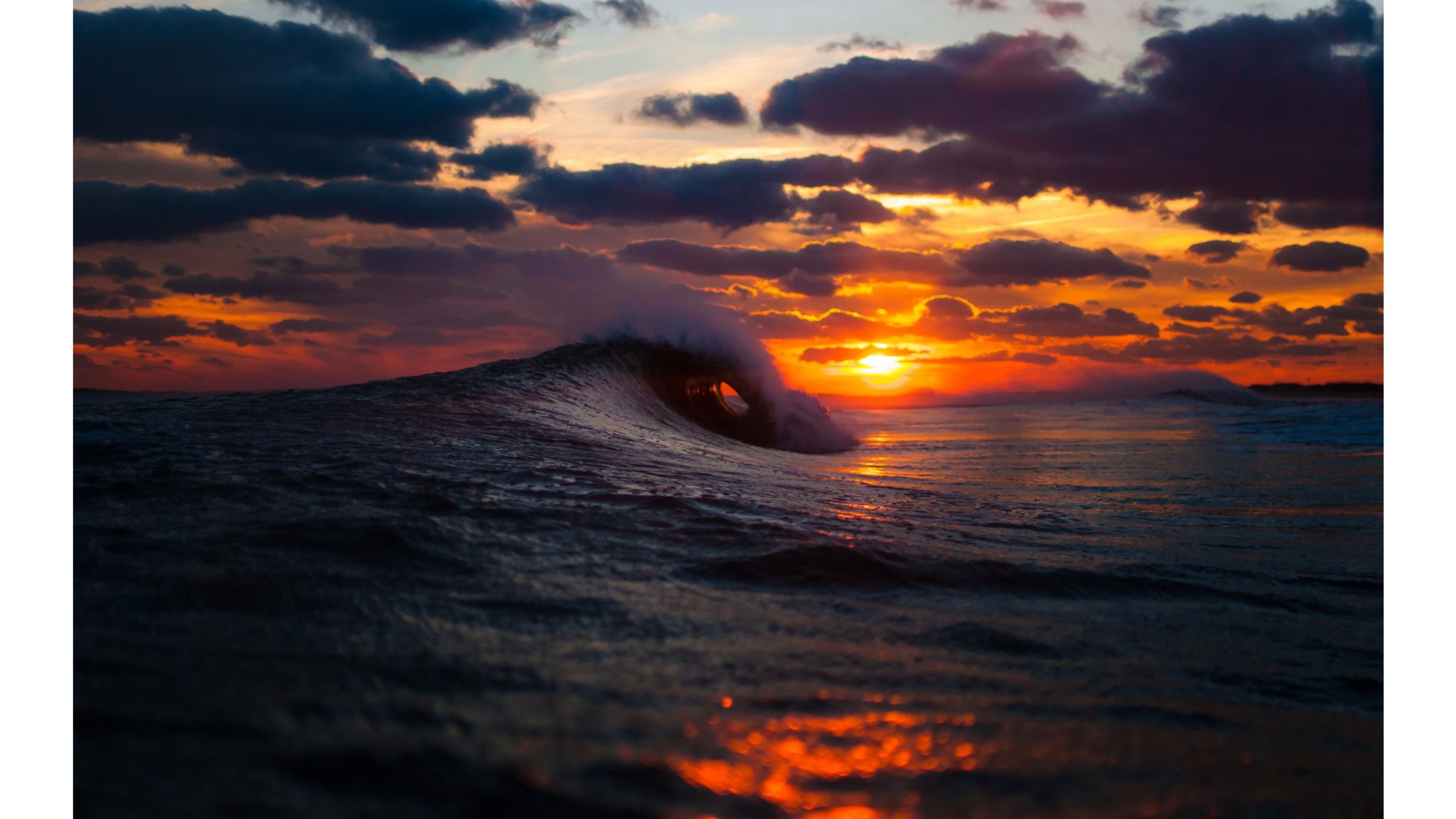 Waves Crashing Sunset 4k Wallpaper - Ocean Sunset Wave Background , HD Wallpaper & Backgrounds