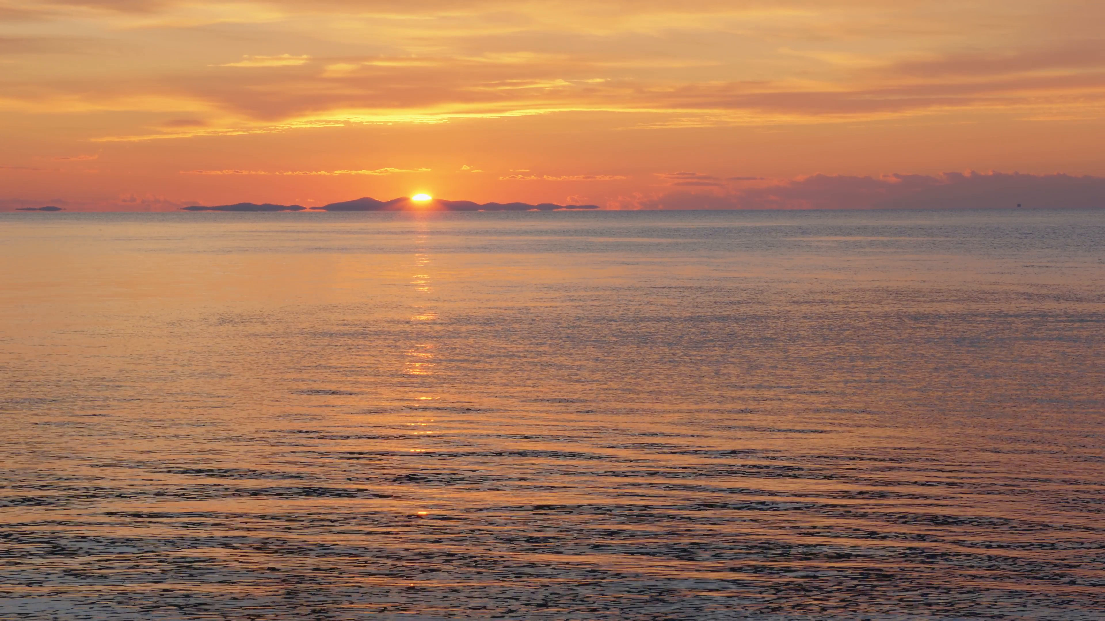Beautiful Sunset Scenery Rippling Water Surface Peaceful - Sunset , HD Wallpaper & Backgrounds