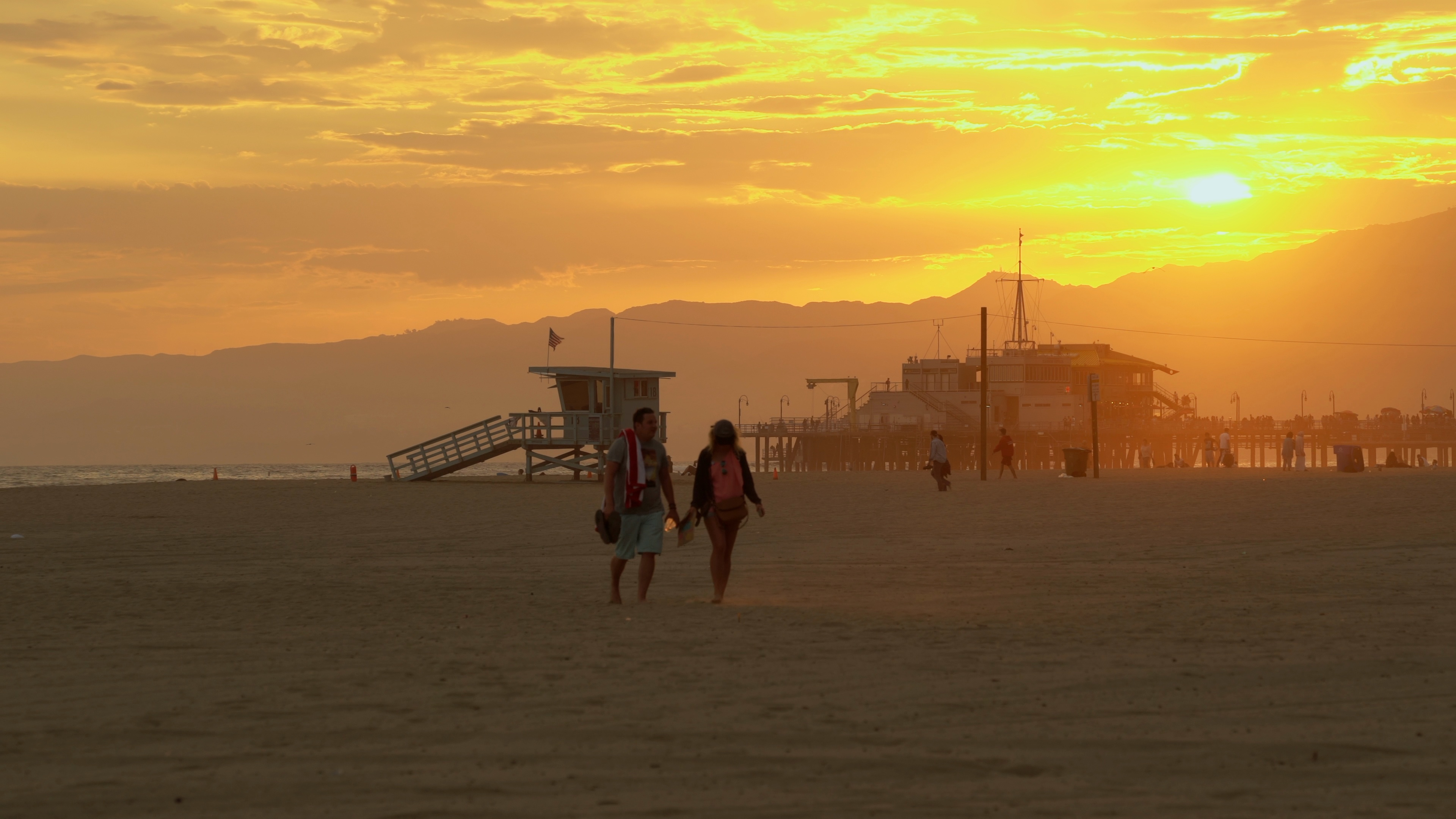 Good Amazing Tropical Sunset At Santa Monica Beach, - Sunset , HD Wallpaper & Backgrounds