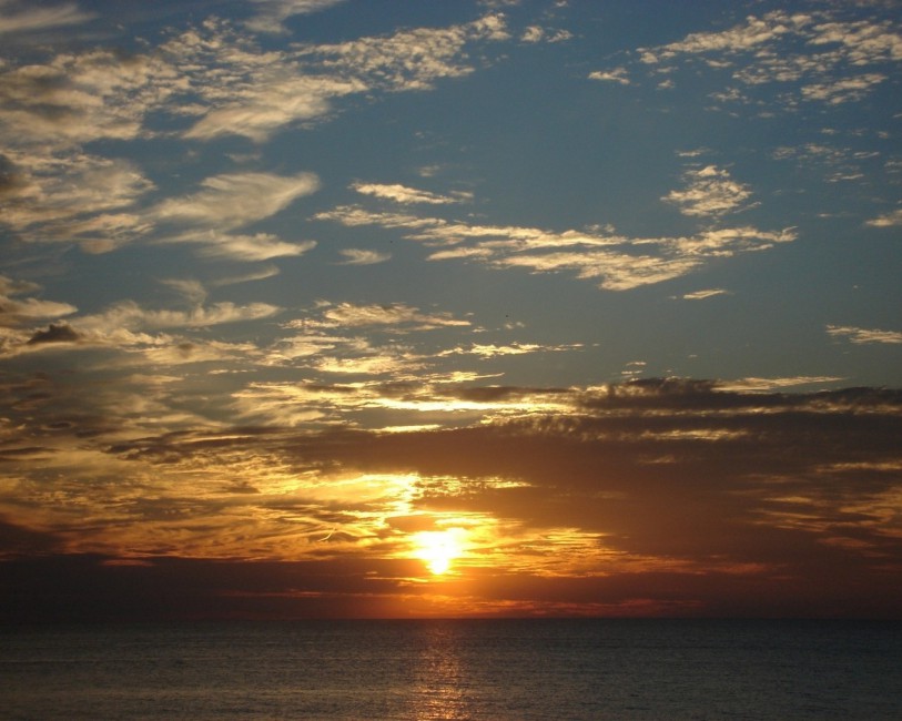 Sun Rays Dawn Horizon Rising Sea Line - Небо Закат Обои , HD Wallpaper & Backgrounds