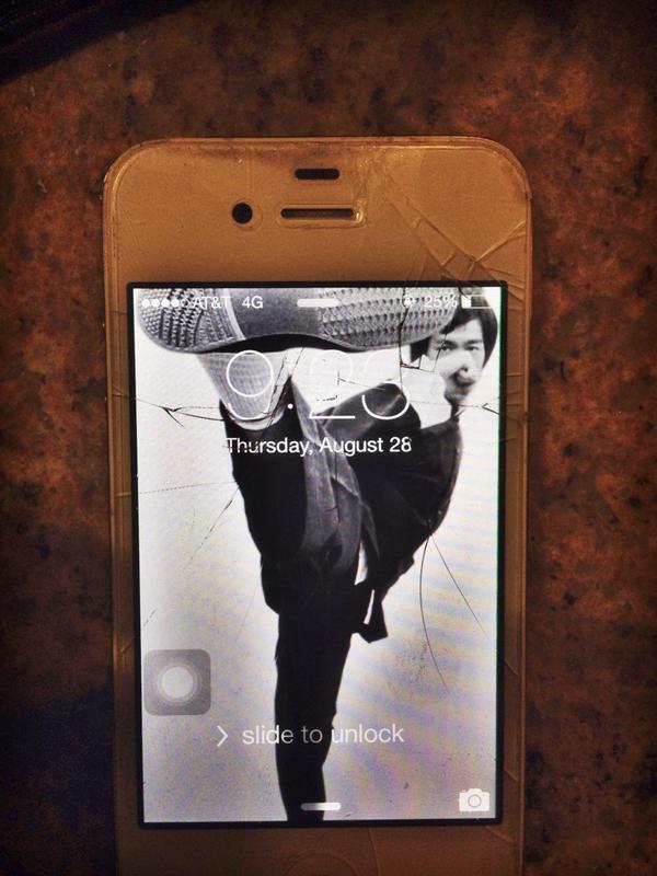 I Cracked My Phone Screen, So I Made My Wallpaper Bruce - Bruce Lee Broken Screen , HD Wallpaper & Backgrounds