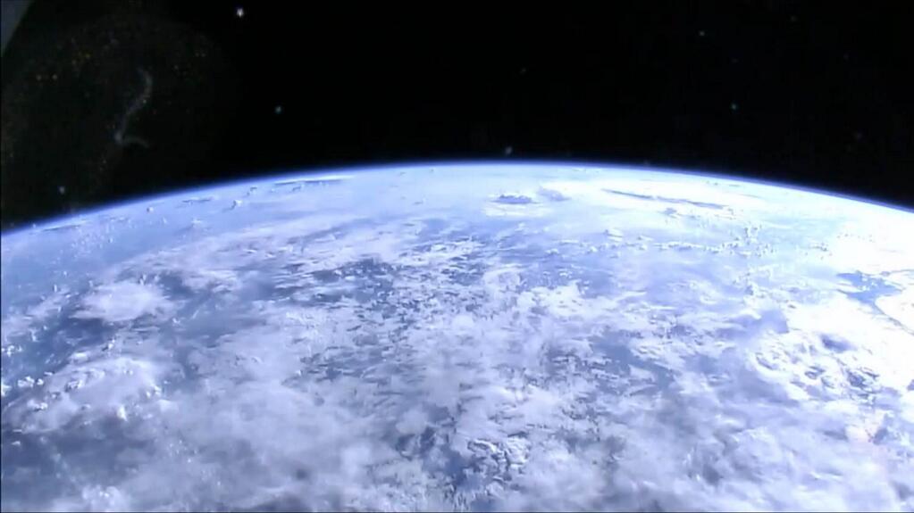 Nasa Now Streaming Live Hd Camera Views Of Earth From - Raw Satellite Picture Of Earth From Space , HD Wallpaper & Backgrounds