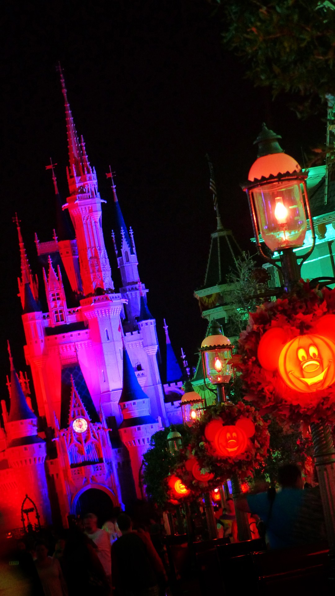Mickey's Not So Scary Halloween Party - Cinderella Castle , HD Wallpaper & Backgrounds
