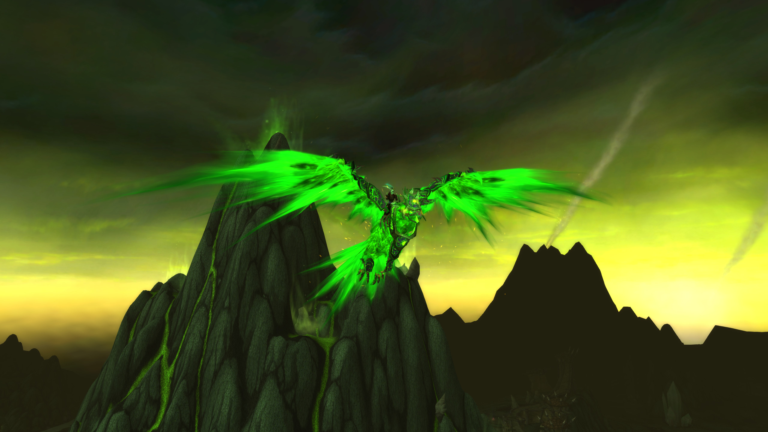 Imagethe Green Fire Hawk Looks Incredibly Badass - Green Fire Hawk , HD Wallpaper & Backgrounds
