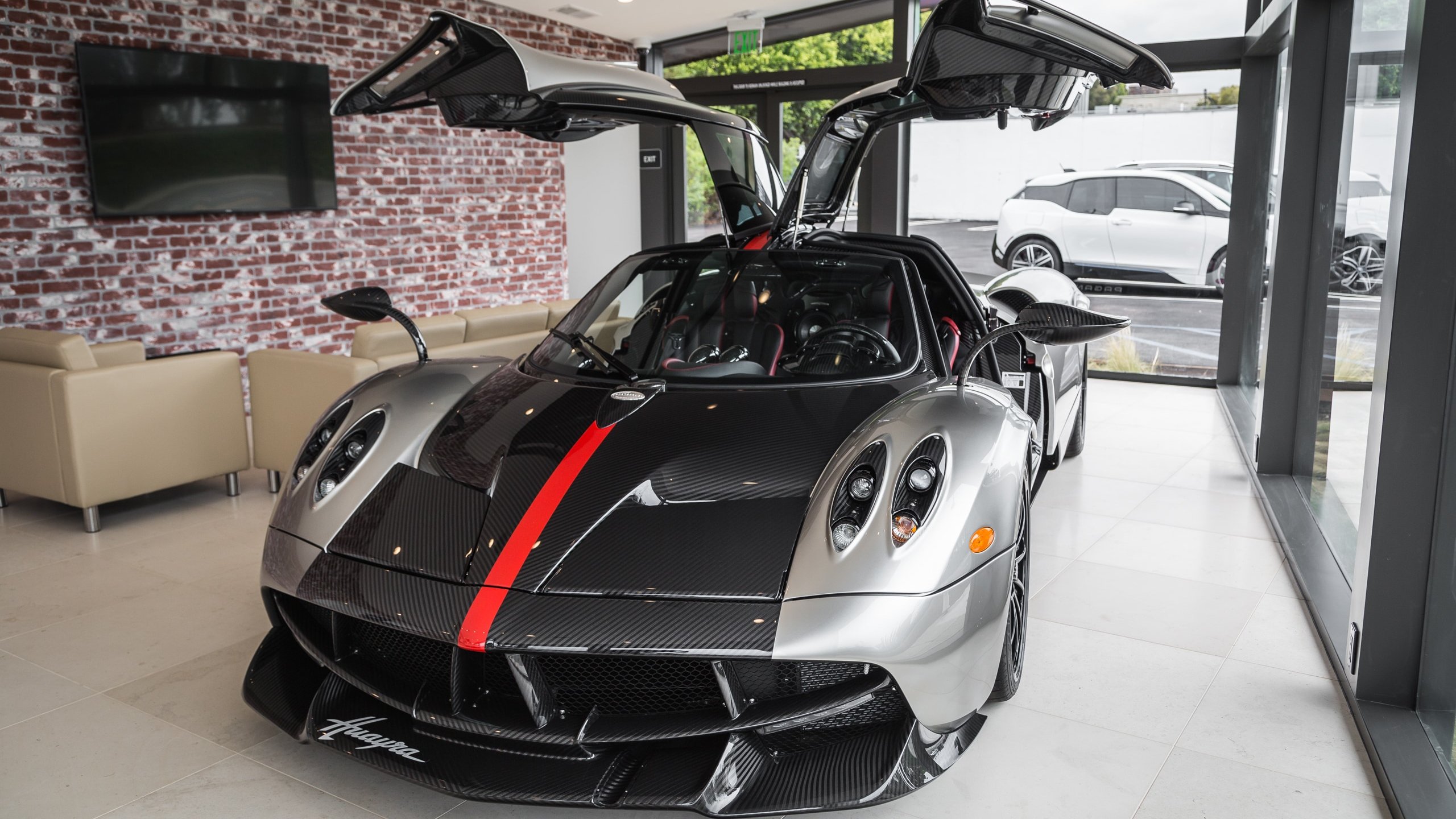 Pagani Huayra черная
