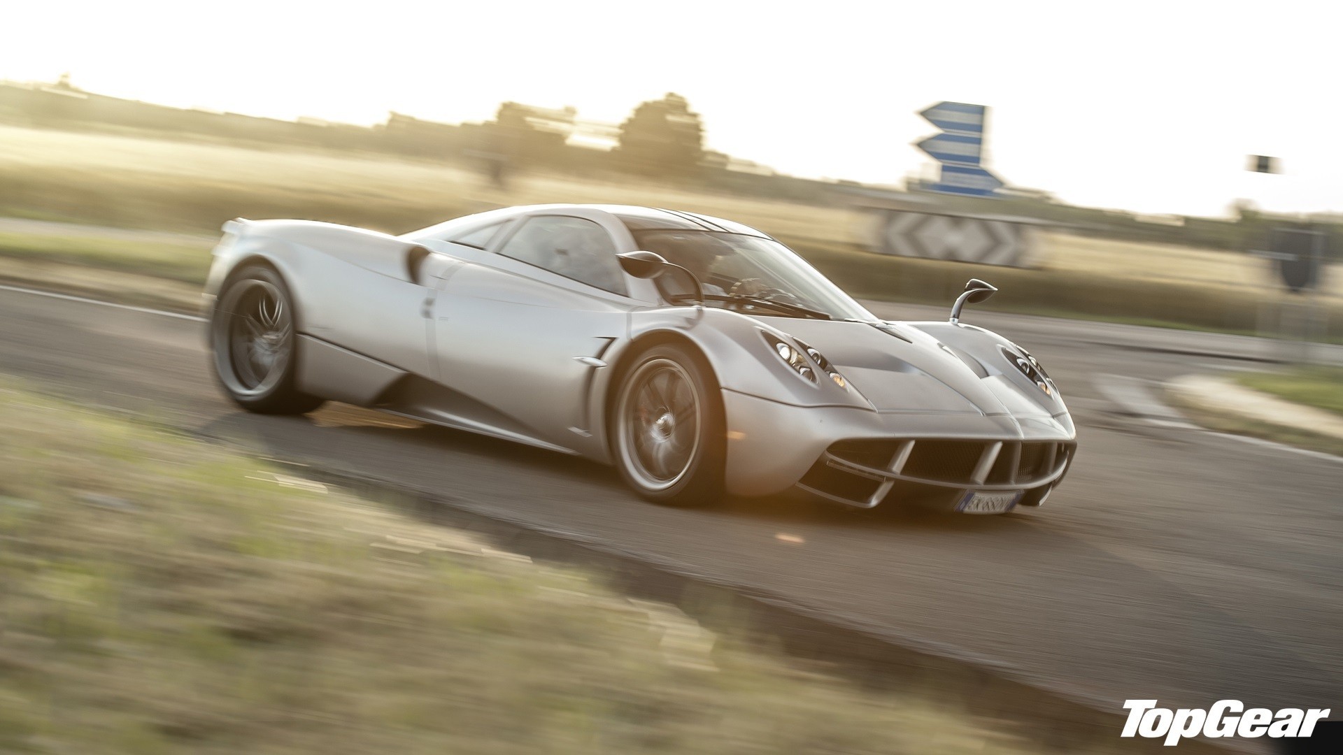 Top Gear Pagani Huayra One Wallpaper - Silver Car On Top Gear , HD Wallpaper & Backgrounds