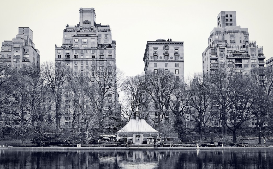 New York Central Park Lake Trees Buildings - New York Wallpaper Black And White Central Park , HD Wallpaper & Backgrounds