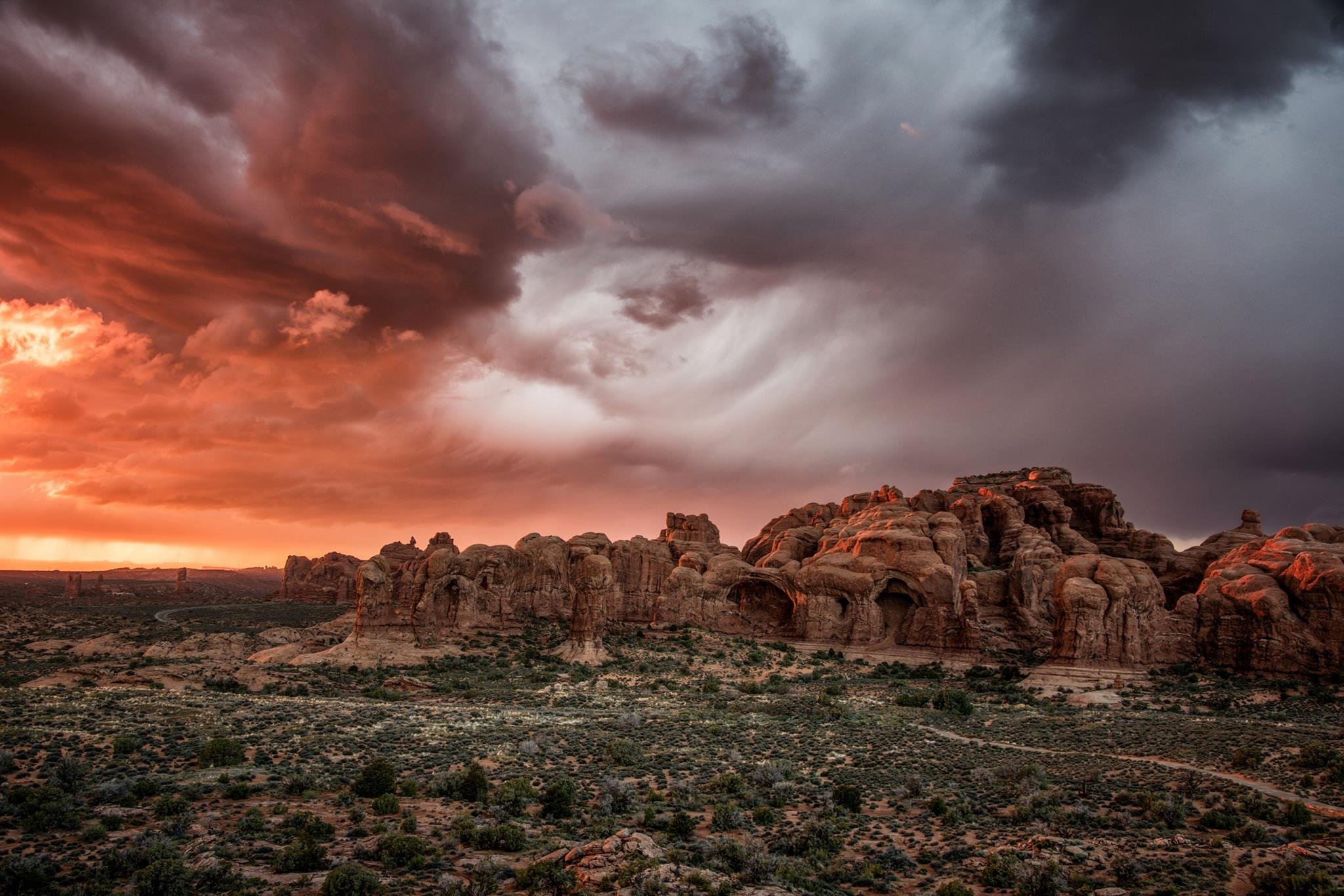 A Beautiful Storm Over Arches National Park Wallpaper - Ruins , HD Wallpaper & Backgrounds