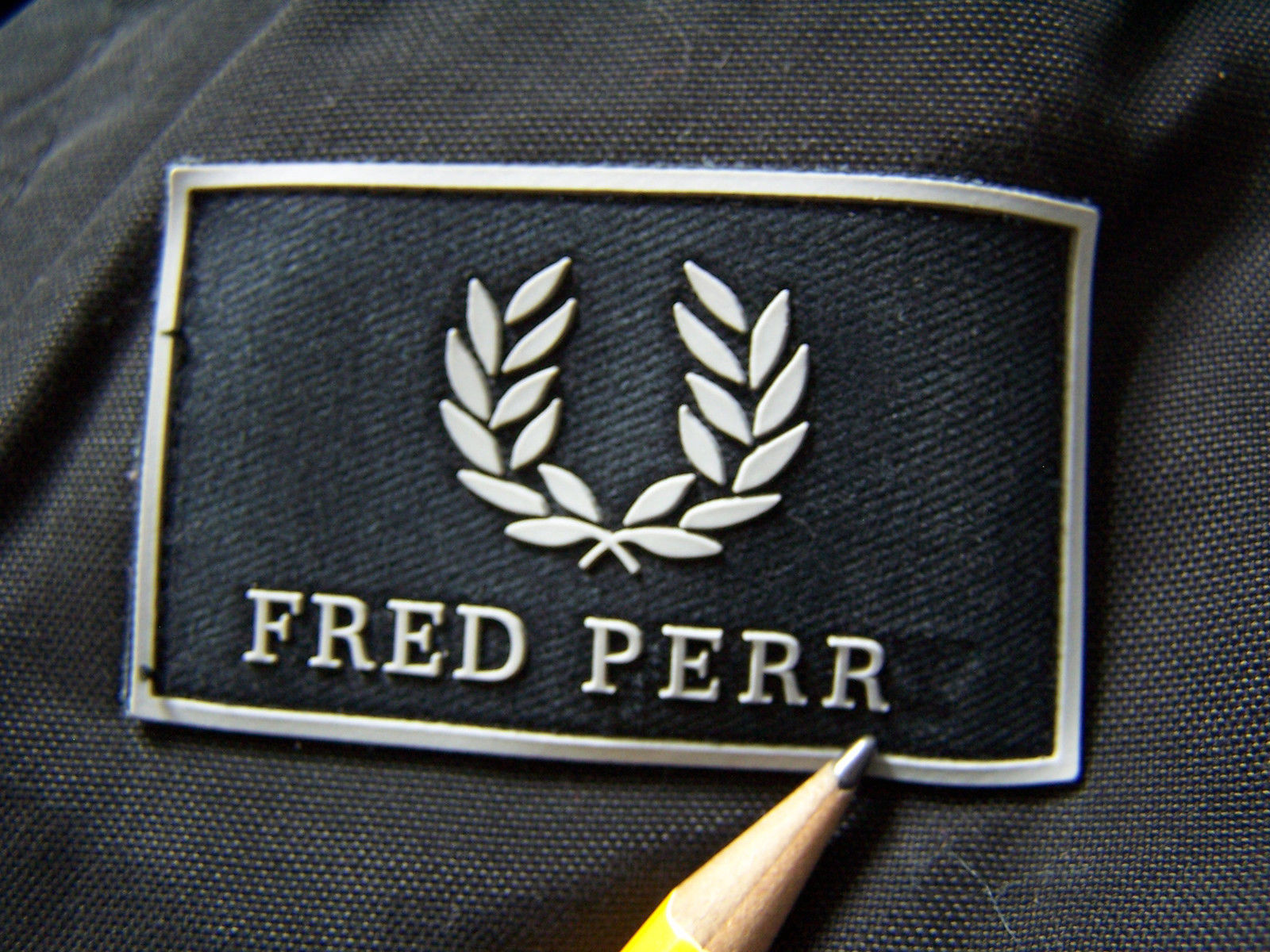 Fred Perry Men's Black Coat Vintage Fpru741 - Emblem , HD Wallpaper & Backgrounds