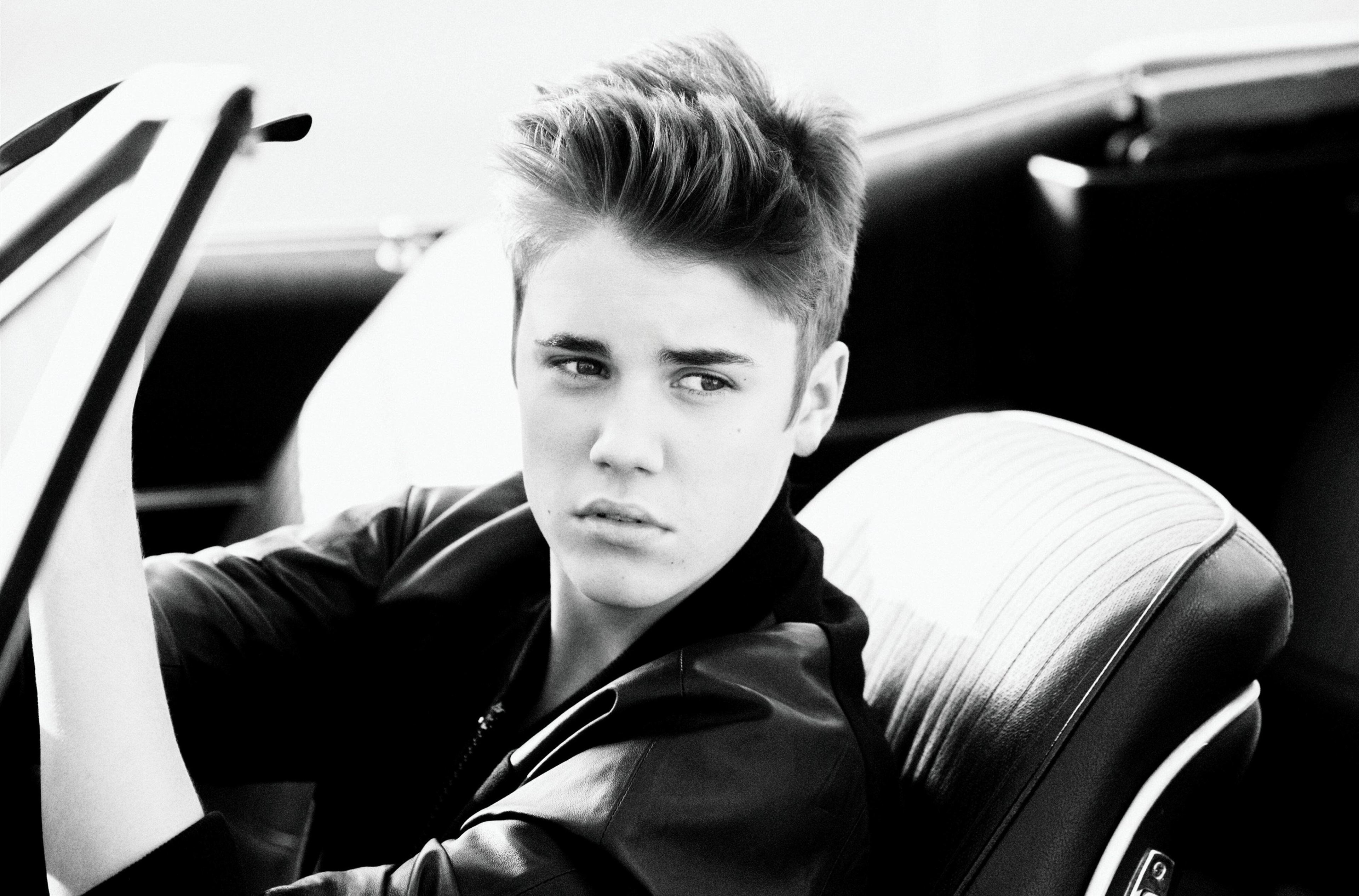 Justin Bieber 4k Wallpaper In Hd Quality - Dylan Sprouse Justin Bieber , HD Wallpaper & Backgrounds