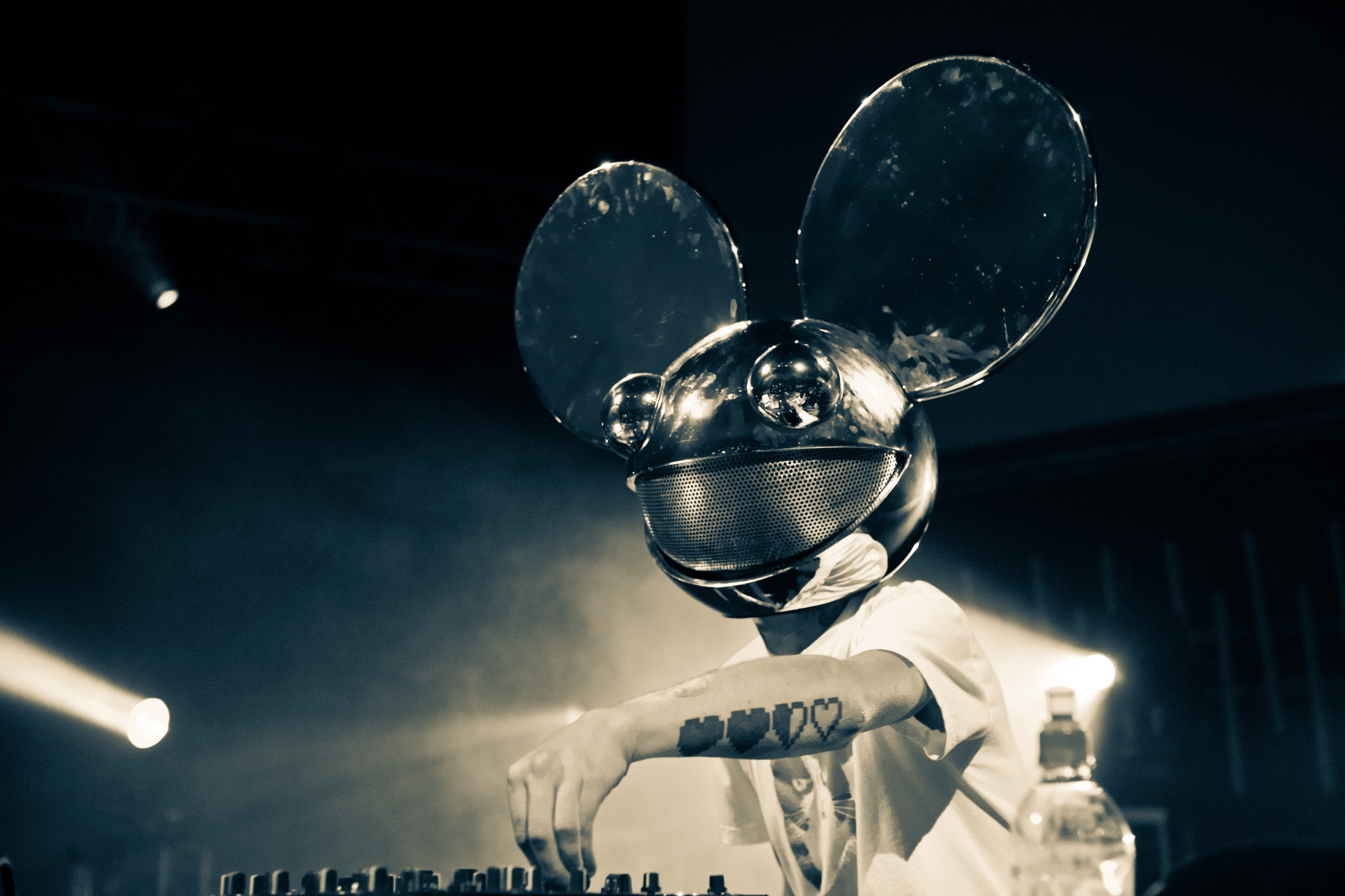 Hd Wallpaper - Deadmau5 Wallpaper Iphone , HD Wallpaper & Backgrounds