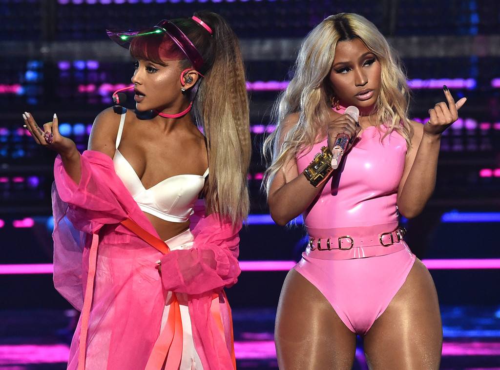 Why Ariana Grande And Nicki Minaj Are The Dynamic Duo - Ariana Grande Next To Nicki Minaj , HD Wallpaper & Backgrounds