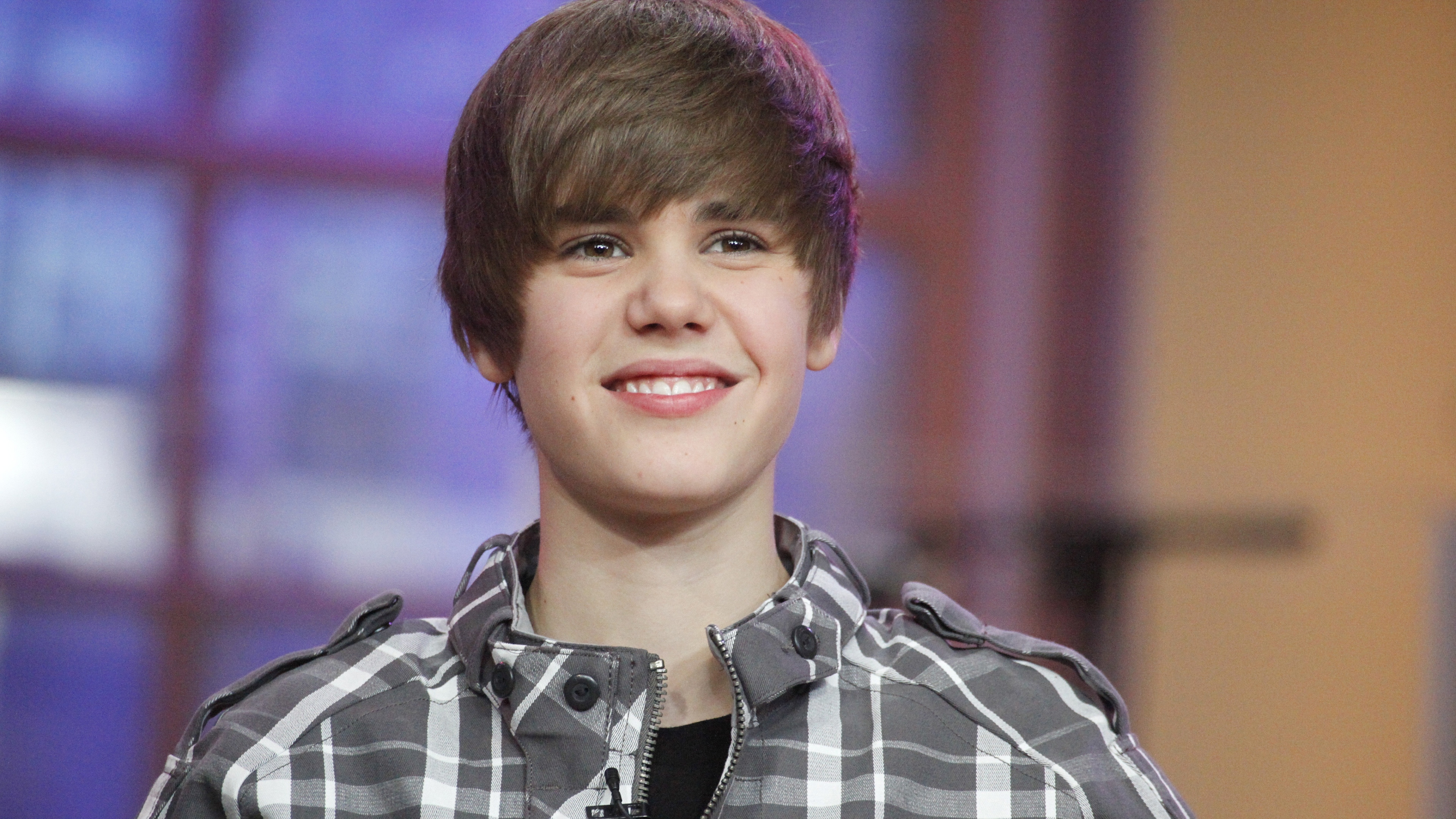 Justin Bieber Shirt Smile Boy Singer 4k 3840×2160 - Justin Bieber , HD Wallpaper & Backgrounds