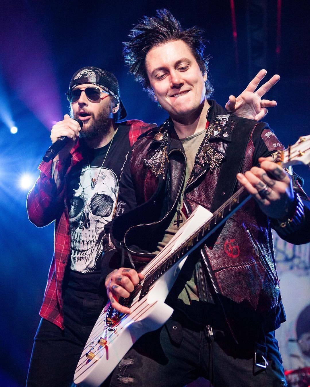 Shadows And Synyster Gates Avenged Sevenfold Wallpapers, - Matt Shadows And Synyster Gates , HD Wallpaper & Backgrounds