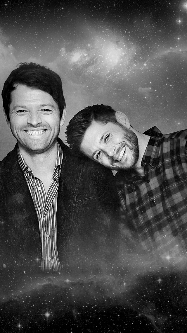 Supernatural Iphone Wallpapers-26w8x3l - Misha Collins And Jensen Ackles Iphone , HD Wallpaper & Backgrounds