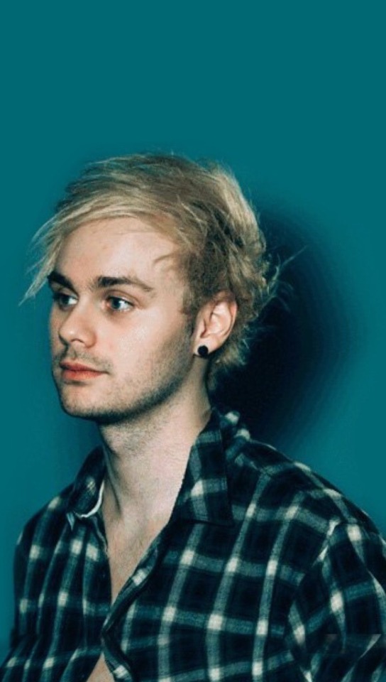Free Michael Clifford - Micheal Clifford , HD Wallpaper & Backgrounds