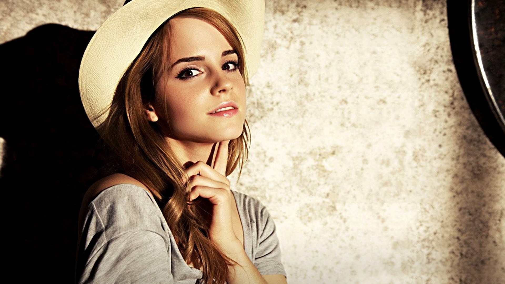 Emma Watson Wallpaper Download , HD Wallpaper & Backgrounds