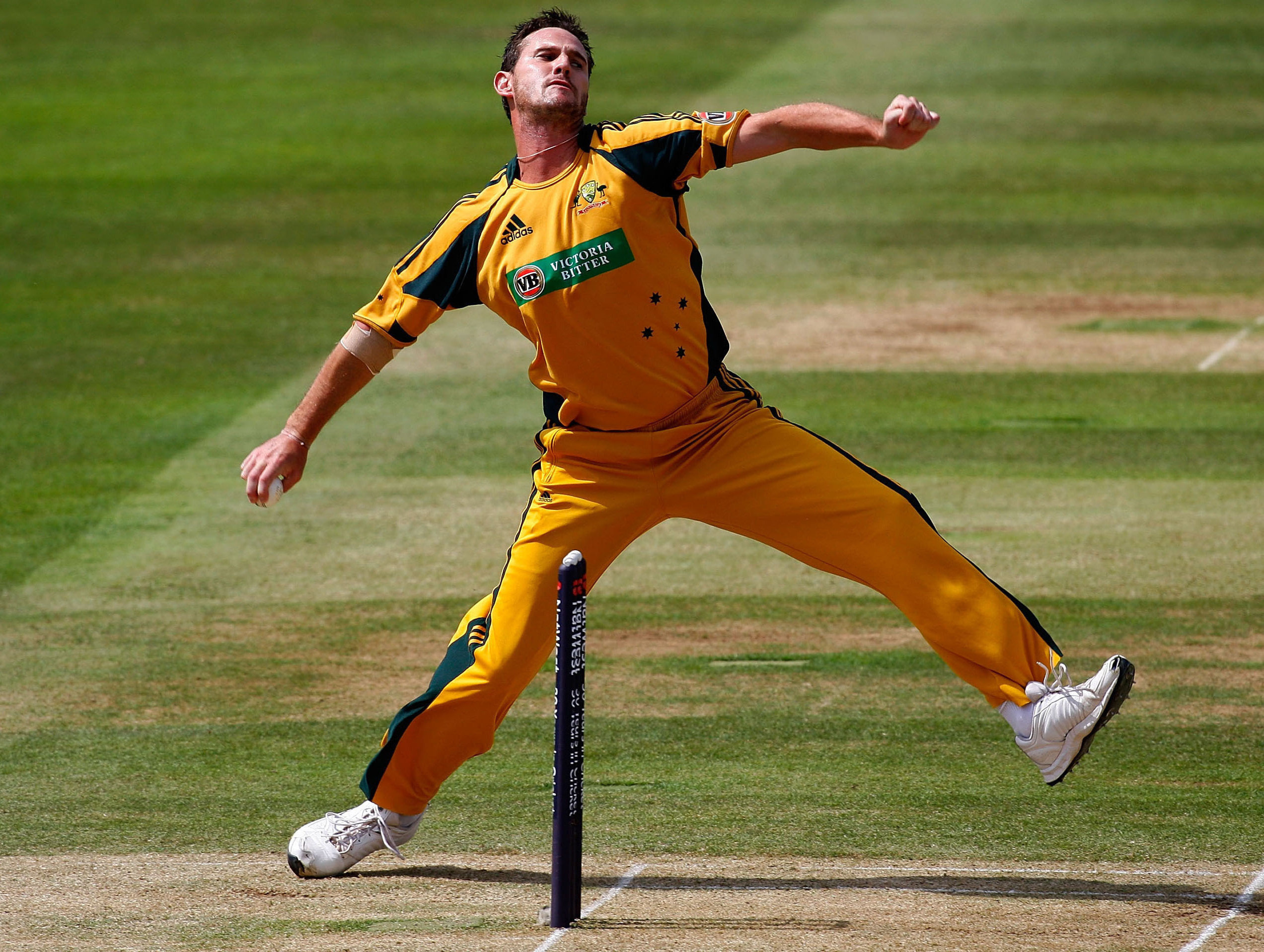 Australian Cricketer Shane Watson Picture - Shaun Tait Bowling Action , HD Wallpaper & Backgrounds