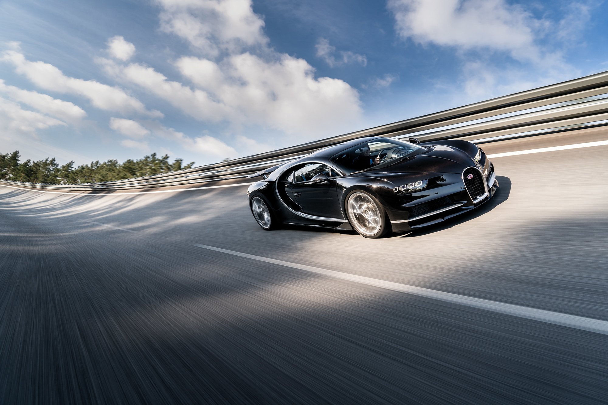 Pictures Of Bugatti Chiron - Bugatti Chiron , HD Wallpaper & Backgrounds
