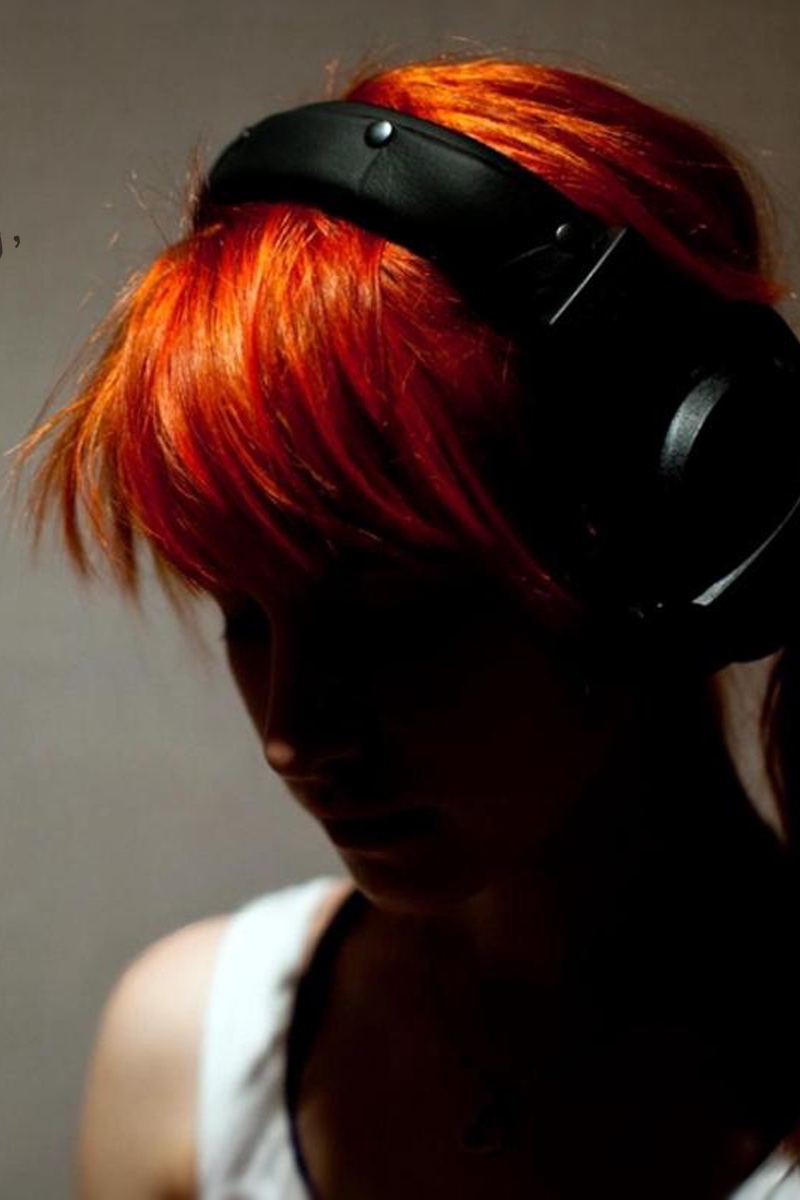 Wallpaper Paramore, Headphones, Girl, Hair, Lyrics - Paramore In The Mourning Single , HD Wallpaper & Backgrounds