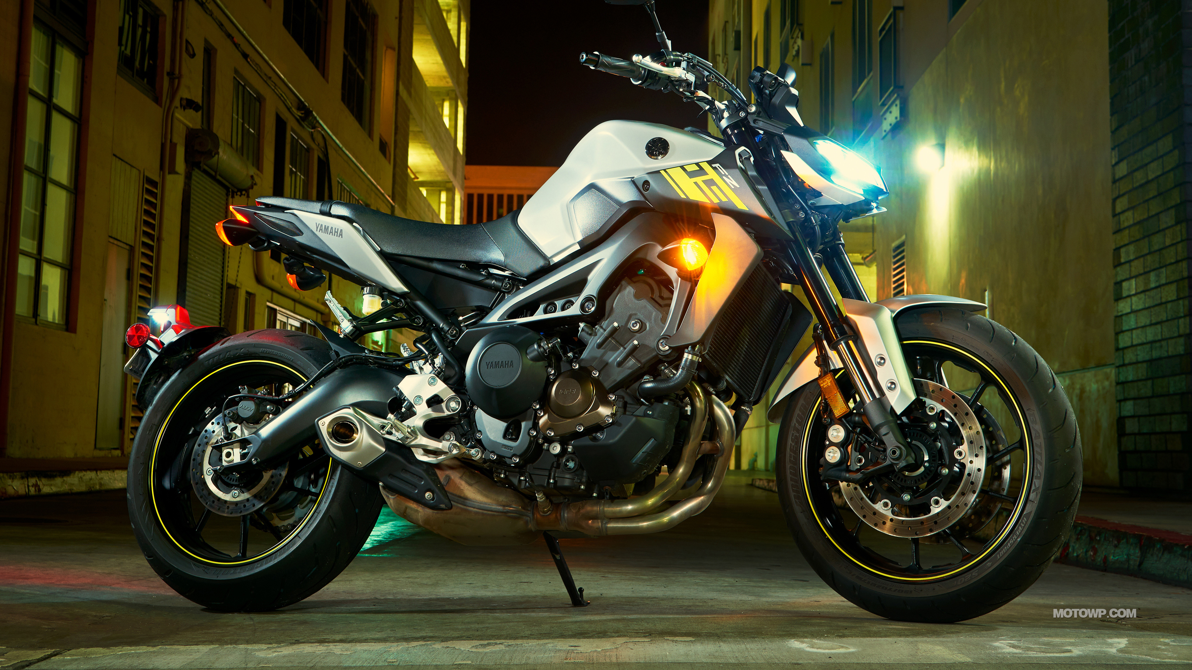 Yamaha Fz Bike Hd Wallpaper Download - Micro Scooters