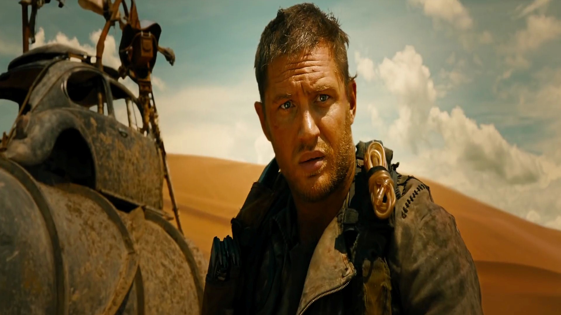 English Actor Tom Hardy In Mad Max Fury Road 2015 Hollywood - Tom Hardy Mad Max Fury Road Gif , HD Wallpaper & Backgrounds