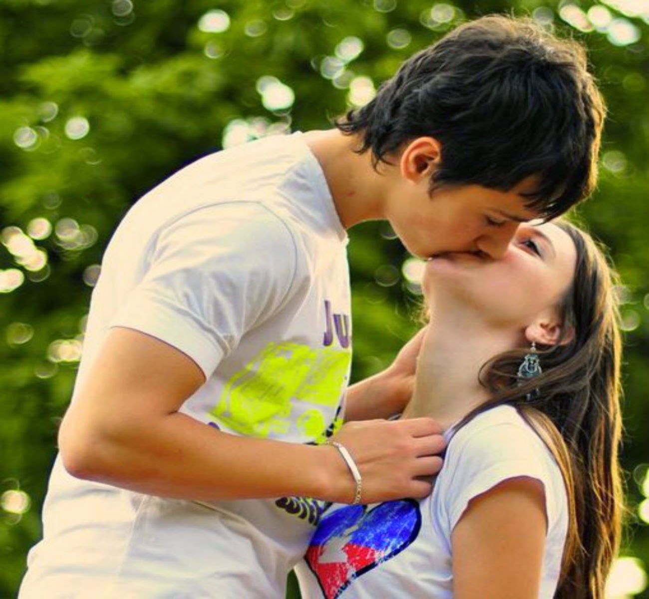 10 Cute Kiss Hd Wallpaper Download - Lover Kissing , HD Wallpaper & Backgrounds