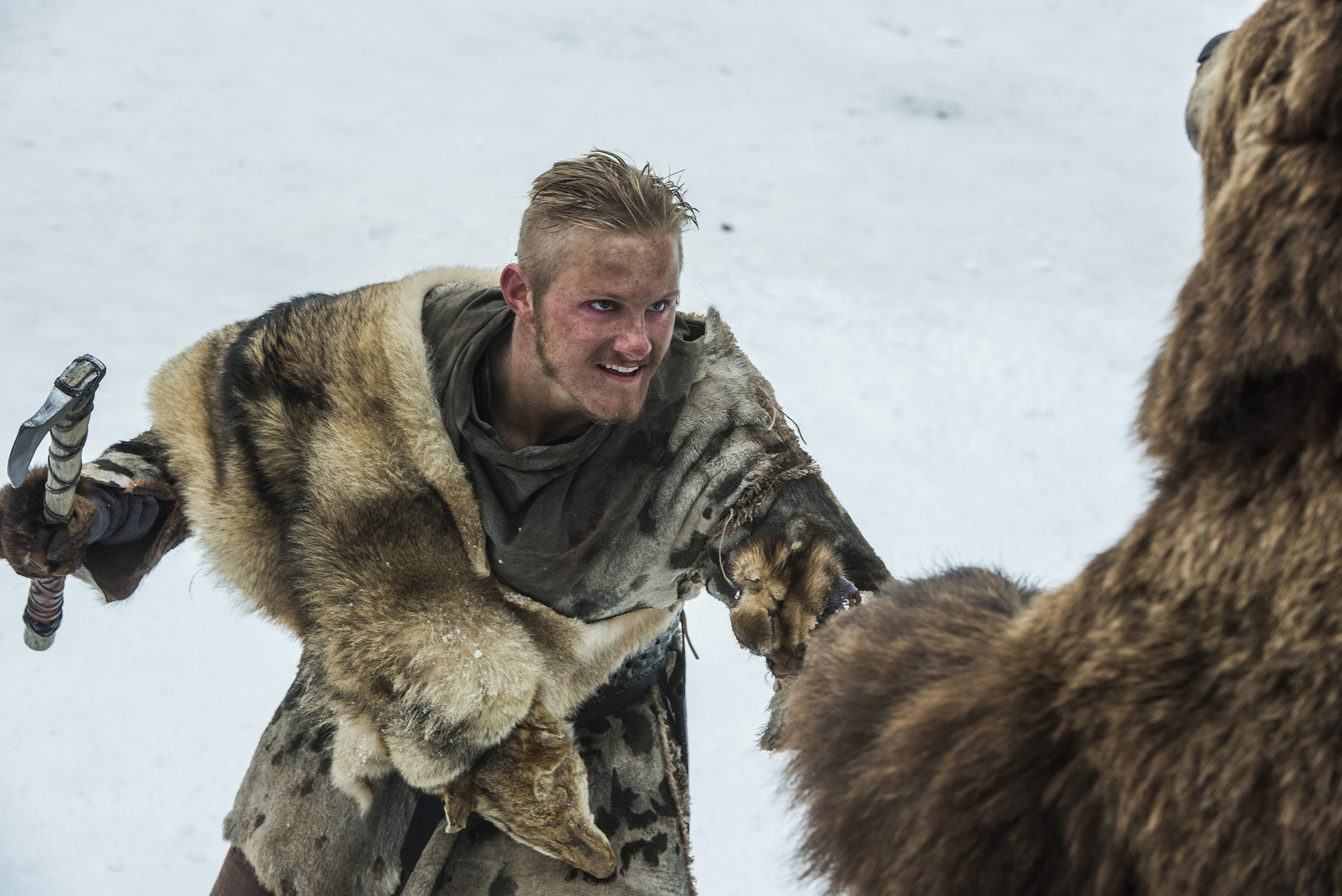 Vikings Hd Wallpaper - Vikings Bjorn And The Bear , HD Wallpaper & Backgrounds