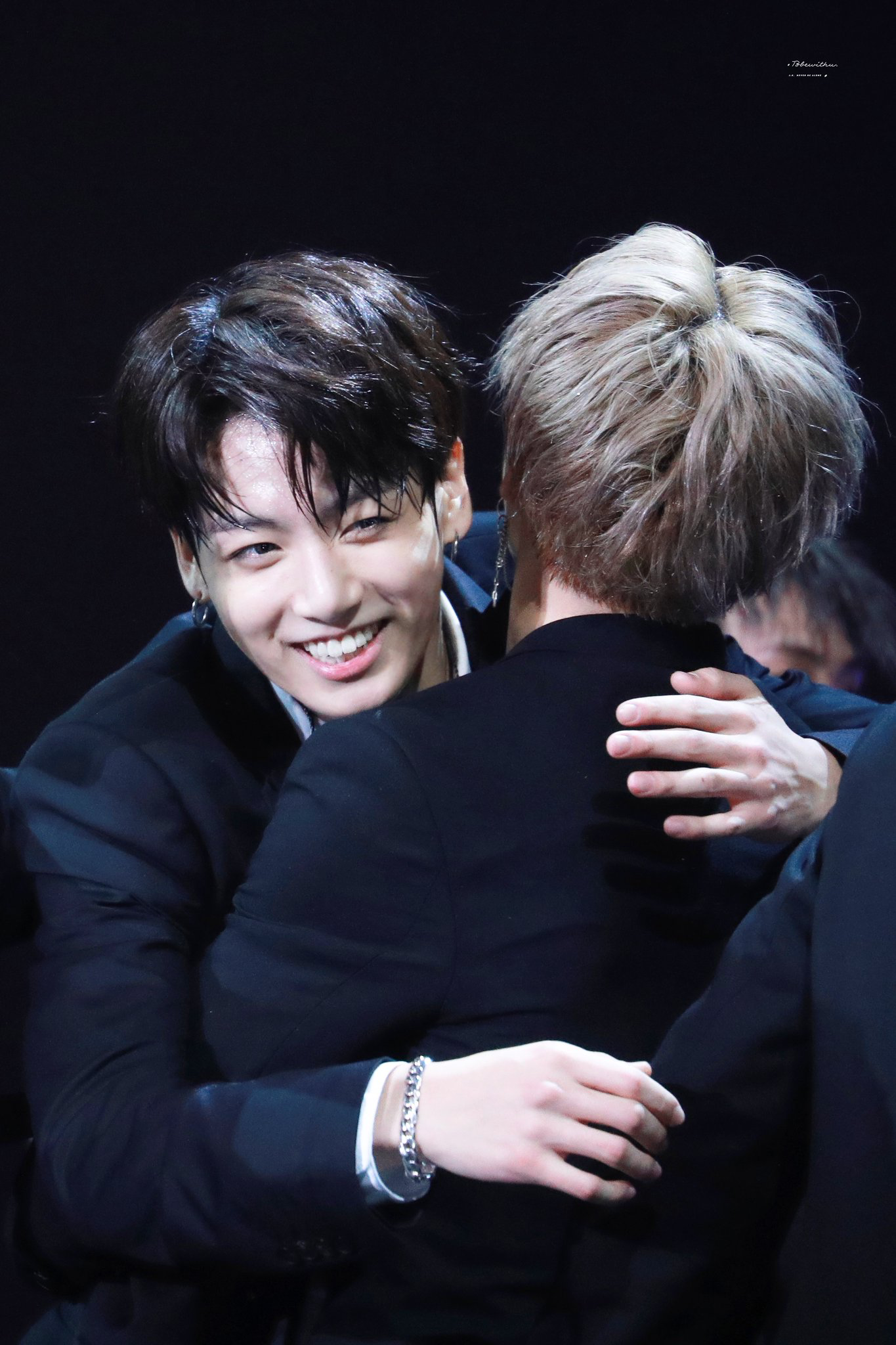 Bts - Jimin And Jungkook Hug , HD Wallpaper & Backgrounds