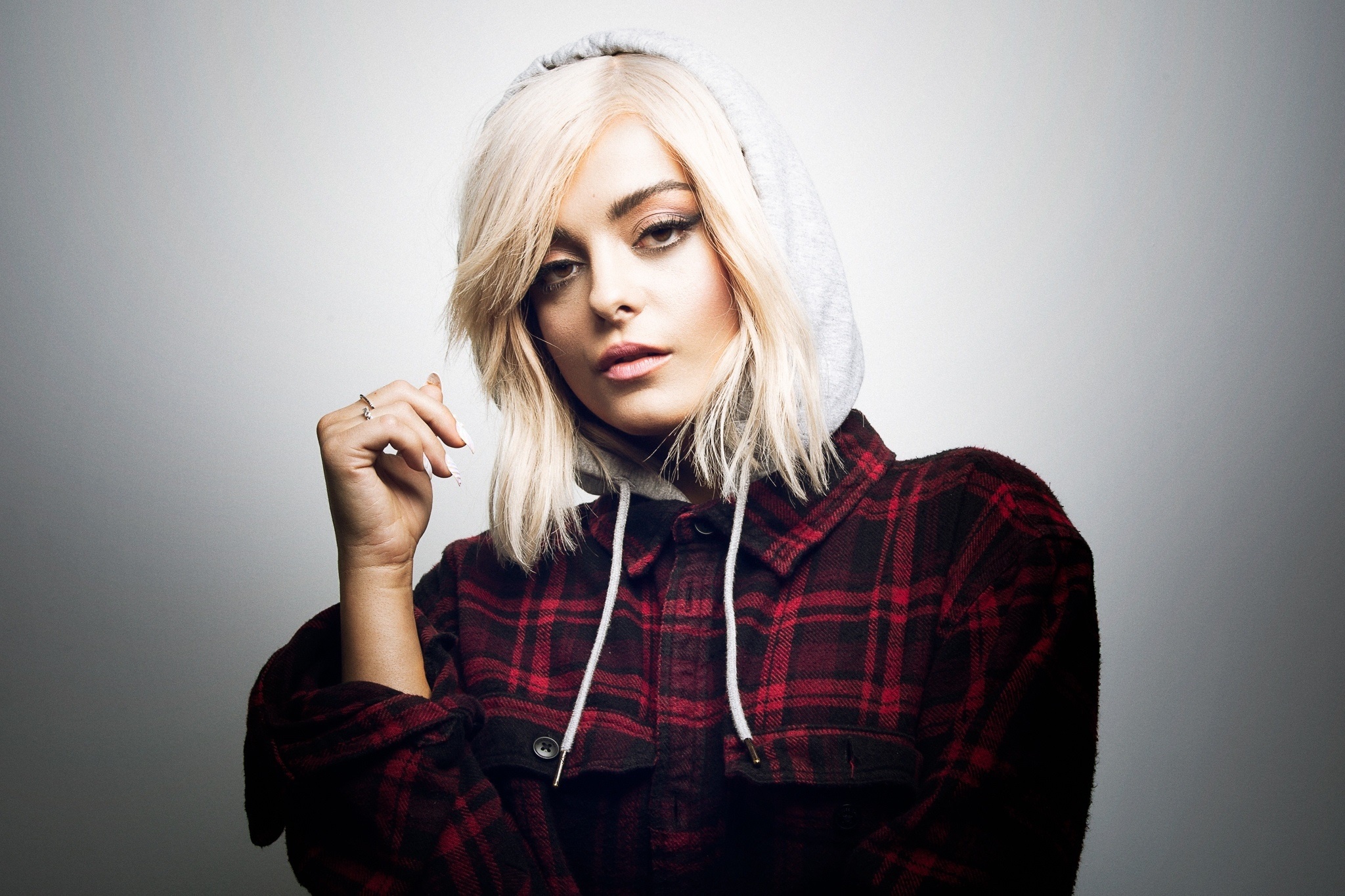 Bebe Rexha Hd Wallpaper - Bebe Rexha , HD Wallpaper & Backgrounds