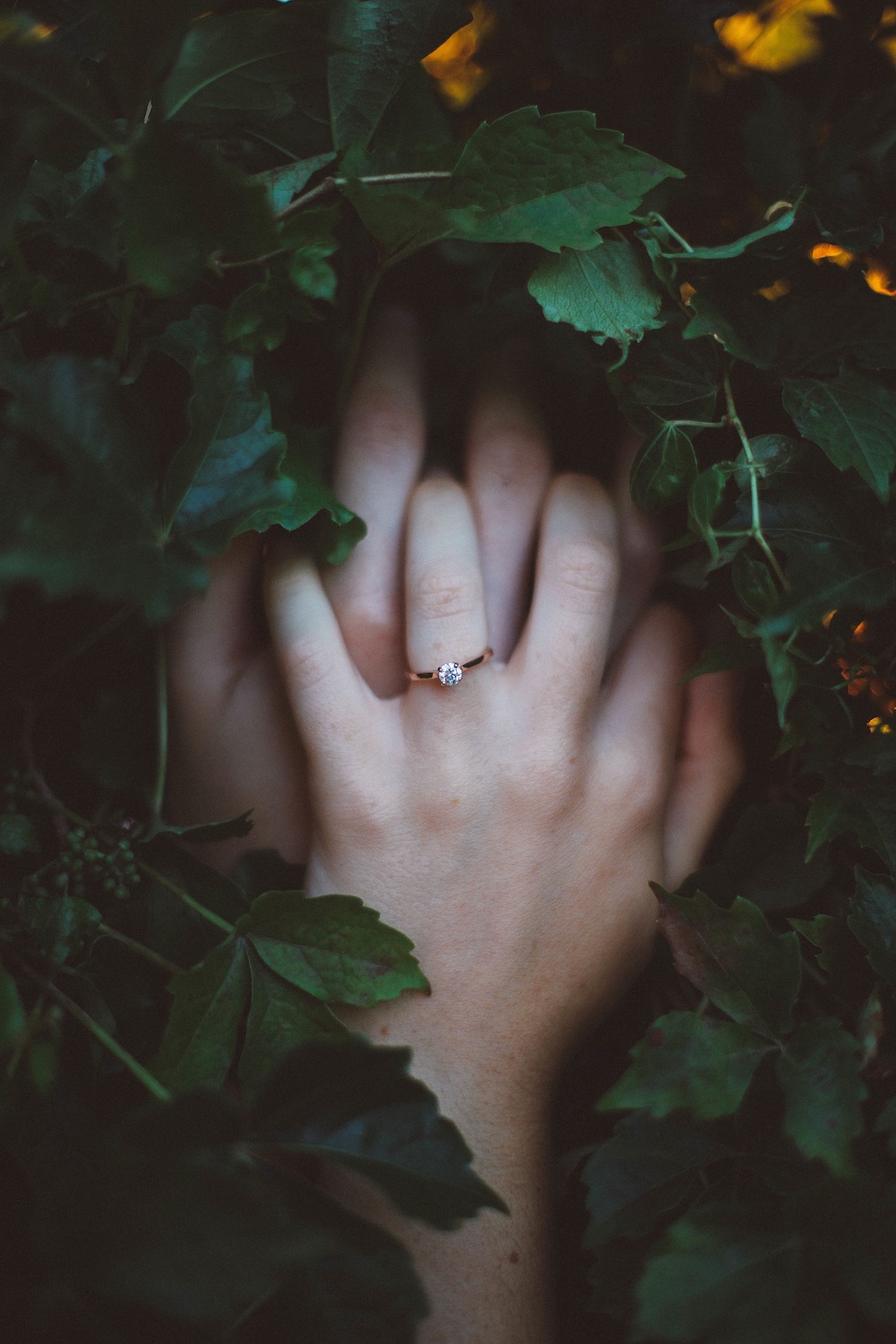 Unsplash - Girls With Small Engagement Rings , HD Wallpaper & Backgrounds