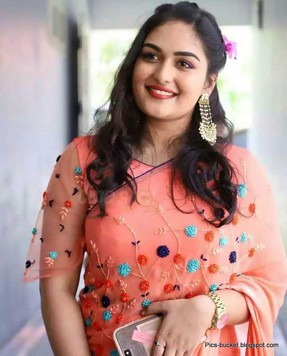 Malayalam Actress Hot Photos, Latest Wallpapers - Prayaga Martin Photos In Sarees , HD Wallpaper & Backgrounds