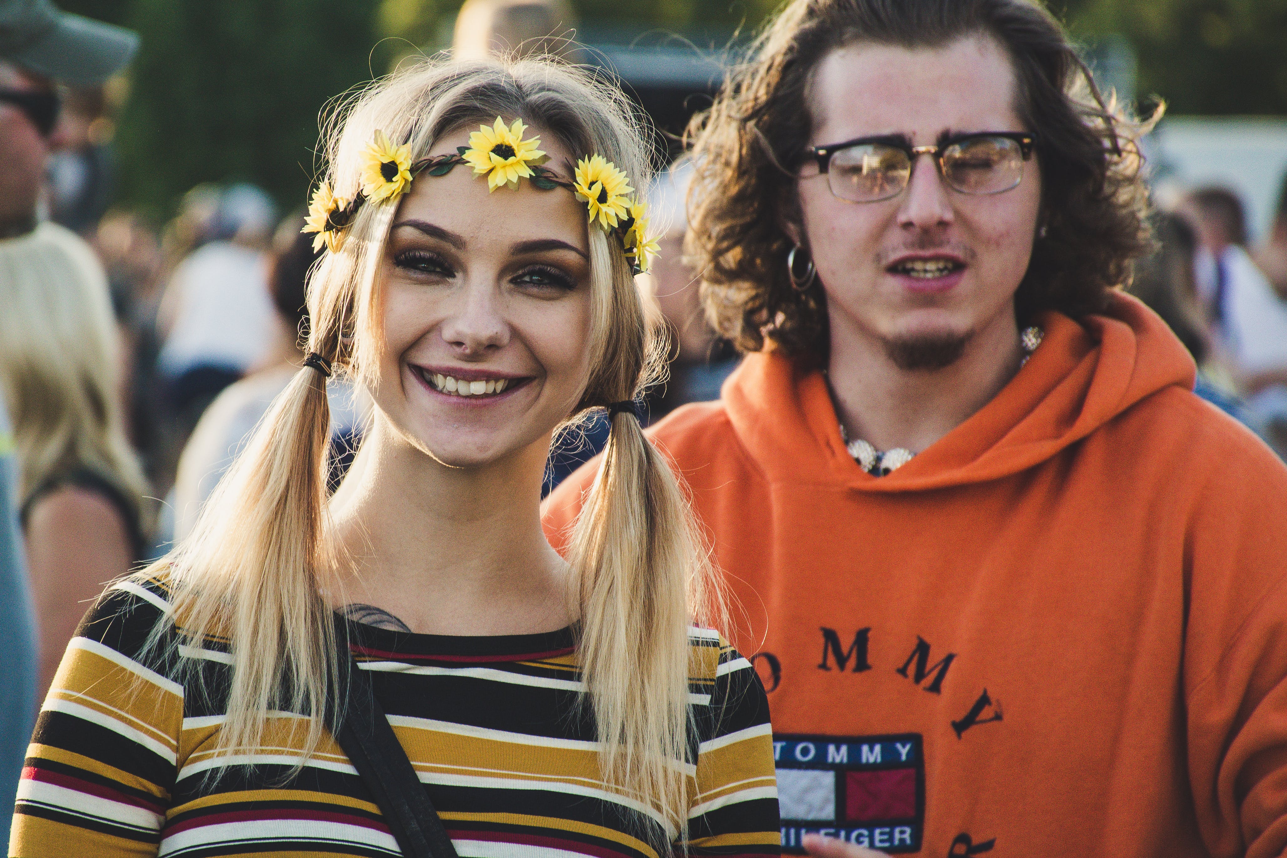 Woman Wearing Sunflower Crown Beside Man In Orange - Fun , HD Wallpaper & Backgrounds